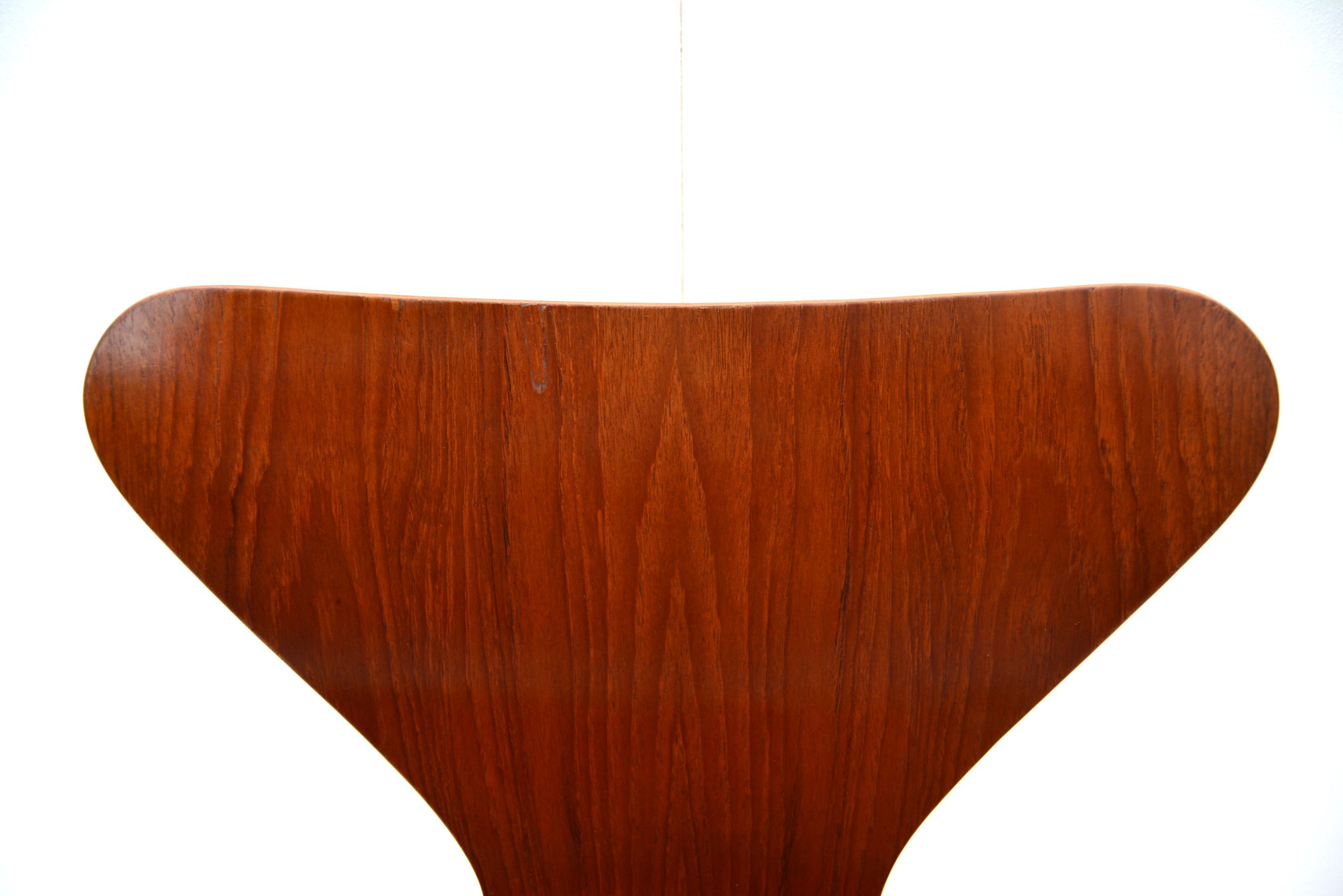 fritz-hansen-series-7-desk-chair-vintage-arne-jacobsen-danish-furniture (10)
