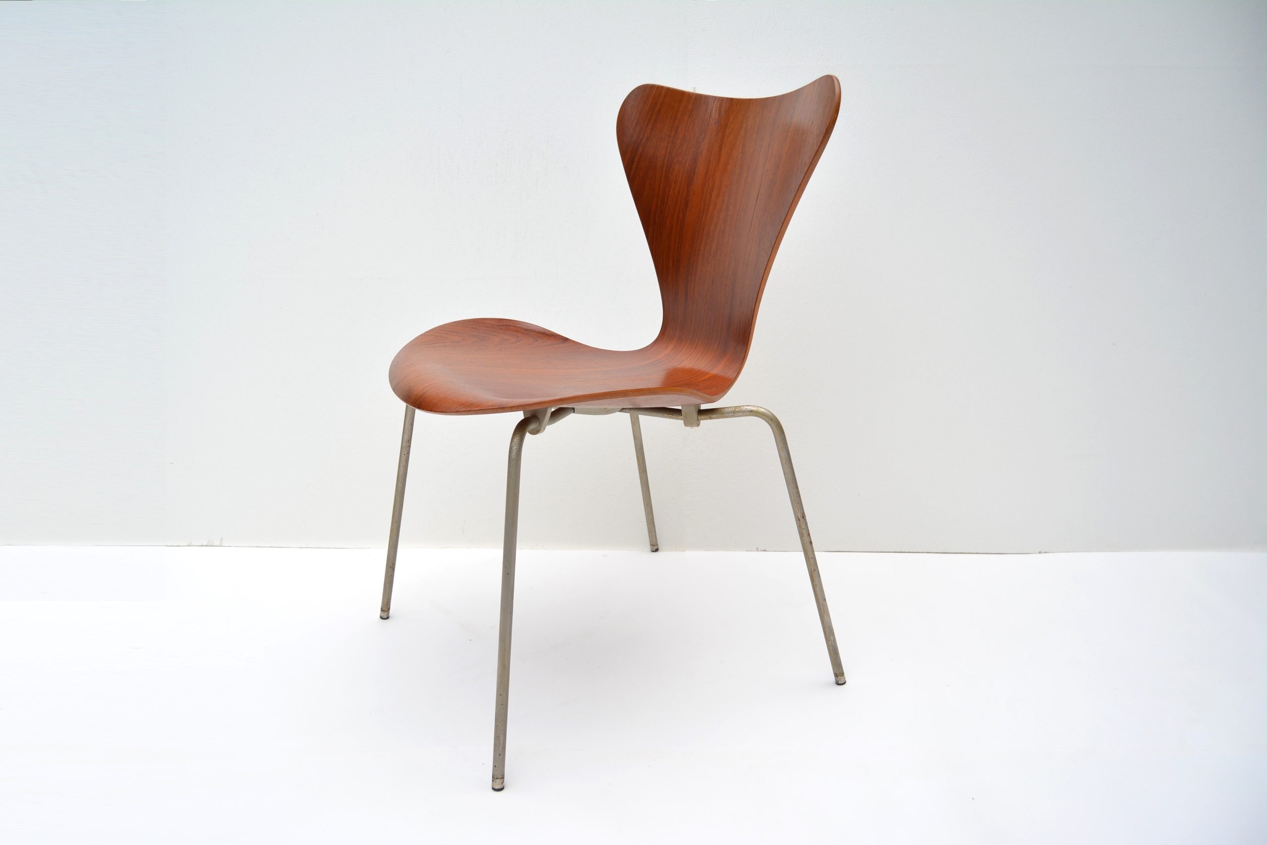 fritz-hansen-series-7-desk-chair-vintage-arne-jacobsen-danish-furniture (2)