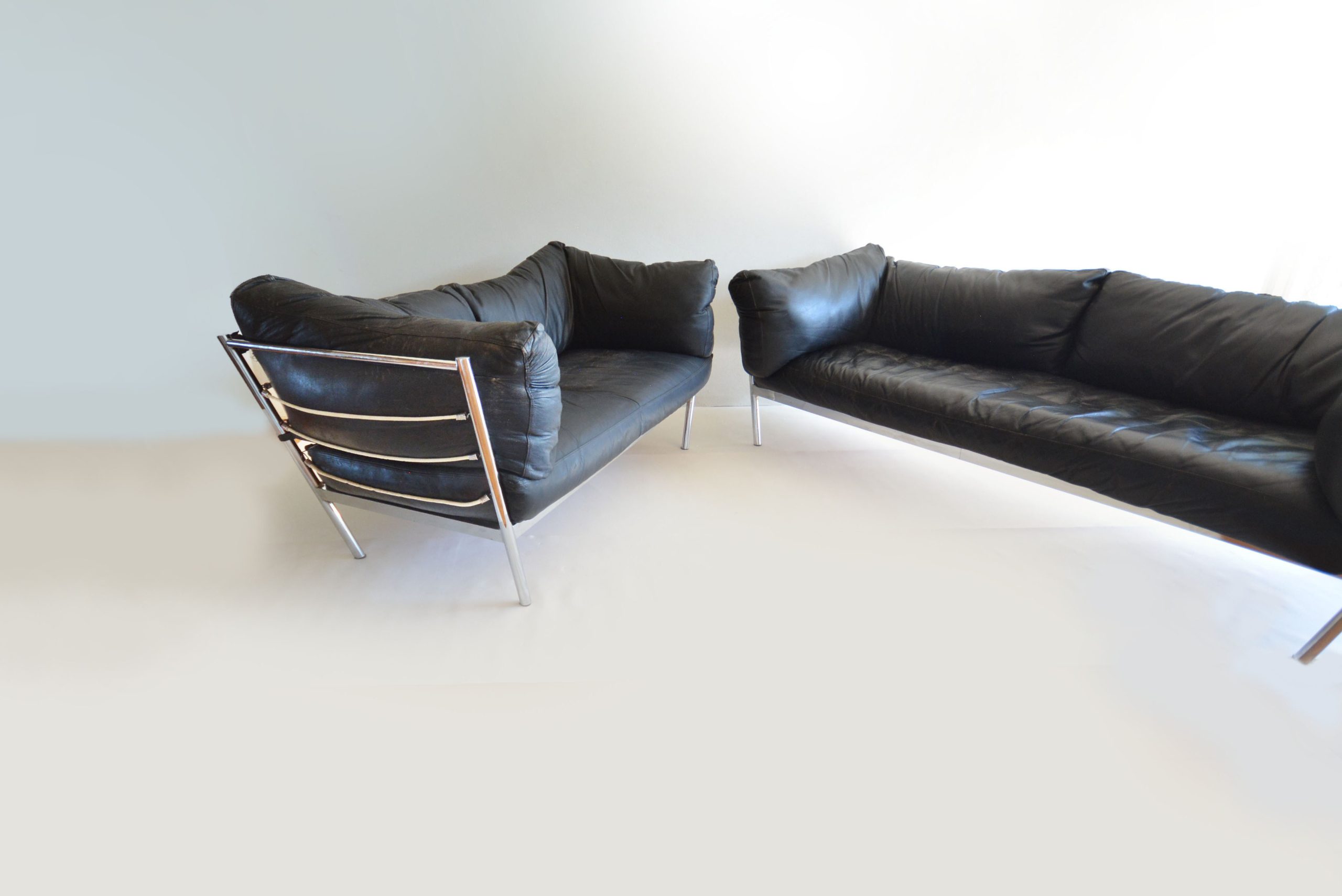artes-studios-italian-italy-designer-lounge-sofas-buffalo-leather-vintage-1970s-space-furniture-1stdibs (10)