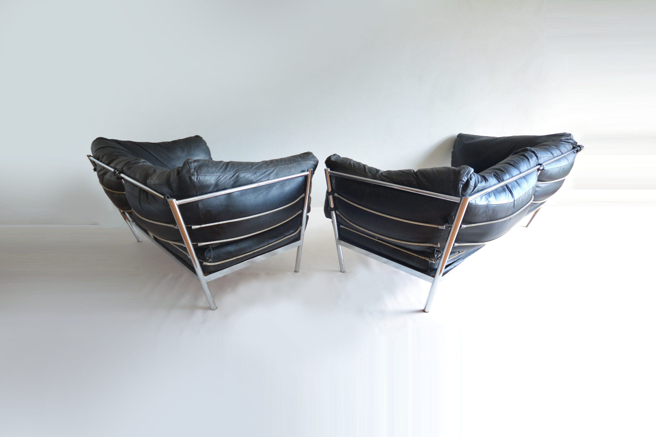 artes-studios-italian-italy-designer-lounge-sofas-buffalo-leather-vintage-1970s-space-furniture-1stdibs (2)