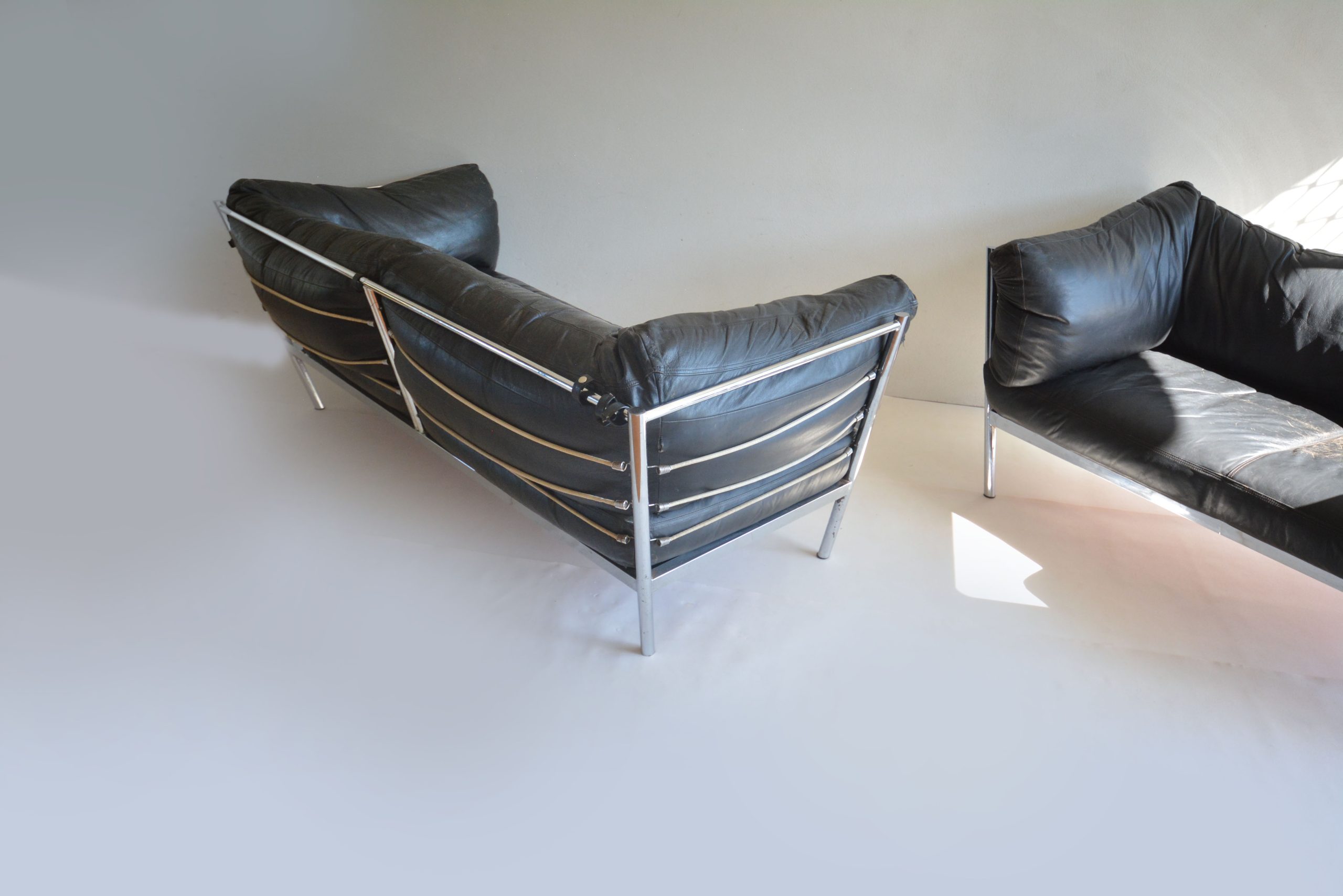 artes-studios-italian-italy-designer-lounge-sofas-buffalo-leather-vintage-1970s-space-furniture-1stdibs (26)