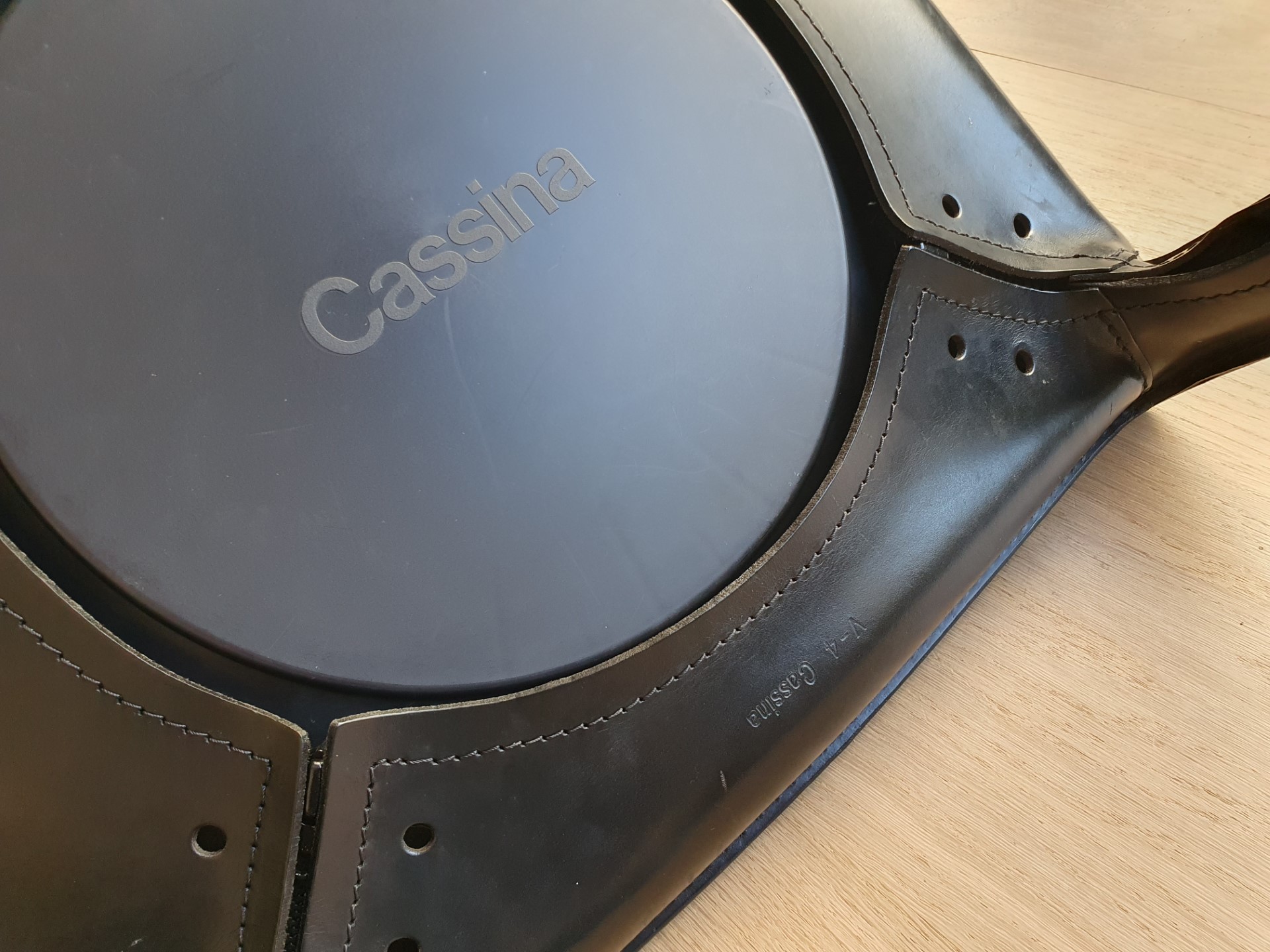 cassina-cab-chairs-black-italy-italian-leather-designer-chairs-b-b-italia-era-space-furniture (16)