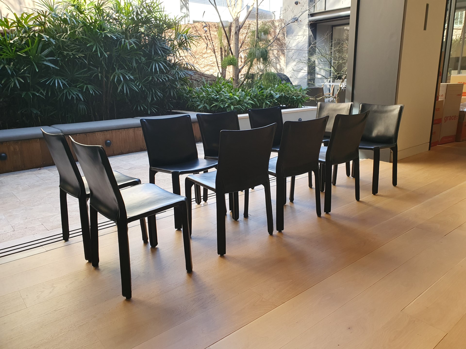 cassina-cab-chairs-black-italy-italian-leather-designer-chairs-b-b-italia-era-space-furniture (2)
