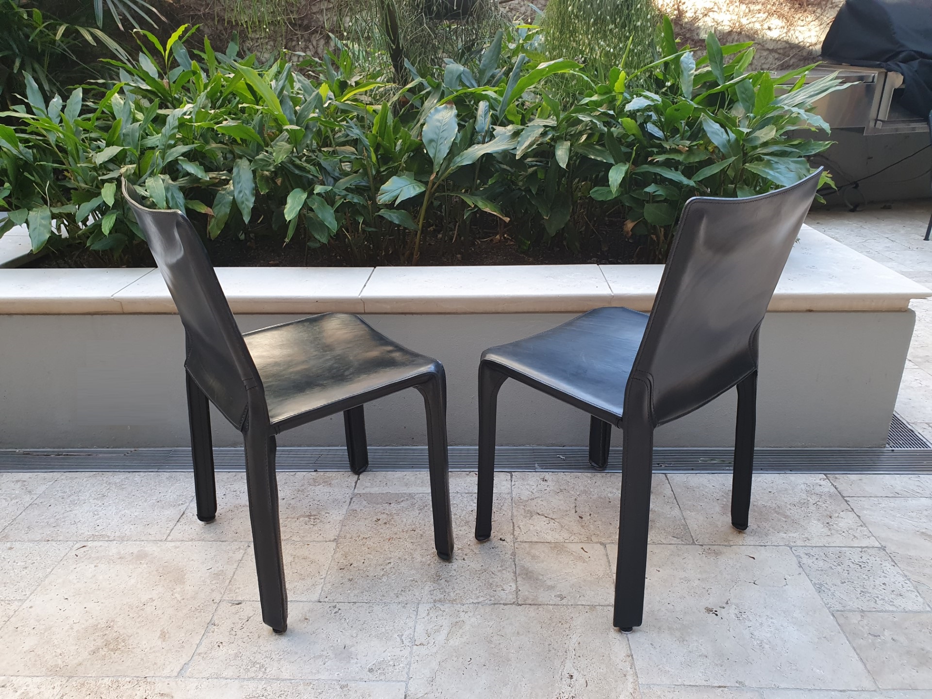 cassina-cab-chairs-black-italy-italian-leather-designer-chairs-b-b-italia-era-space-furniture (3)