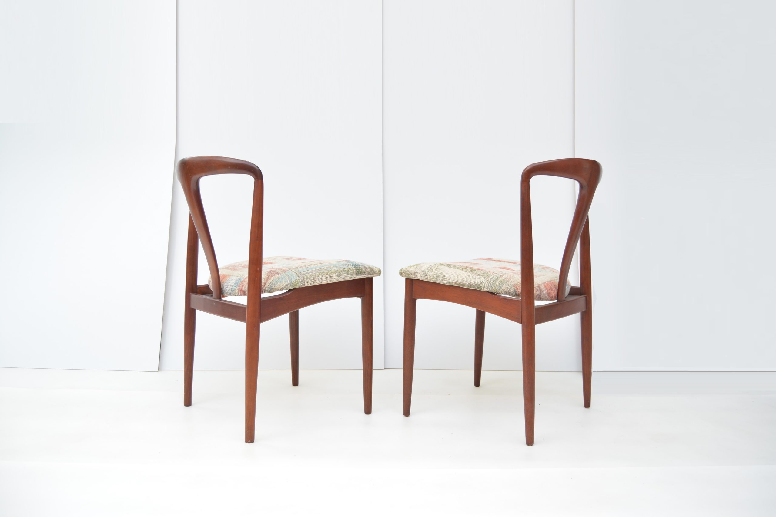 6-johannes-andersen-juliane-chairs-vintage-danish-dining-chairs-parker-fler-era (10)