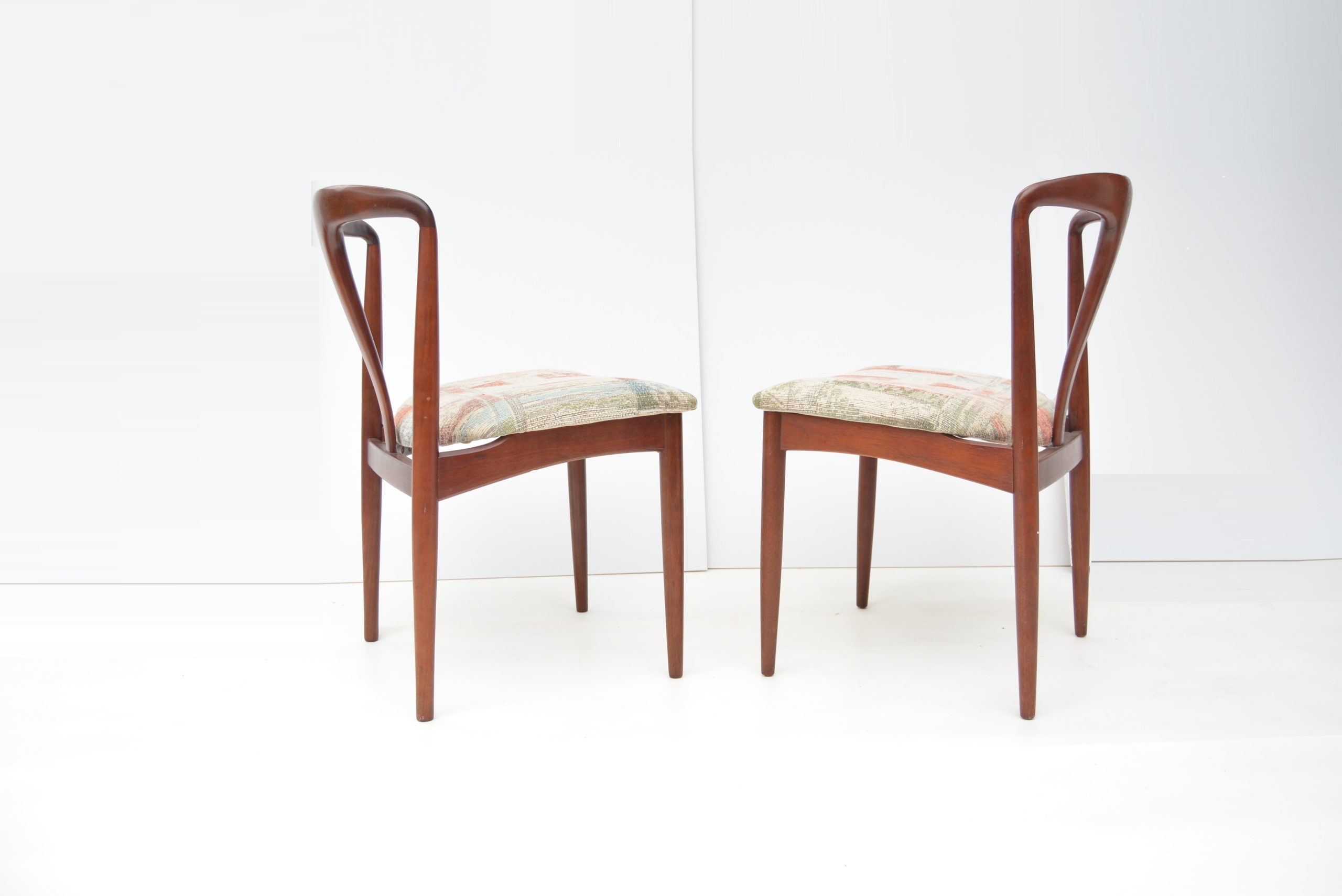 6-johannes-andersen-juliane-chairs-vintage-danish-dining-chairs-parker-fler-era (12)