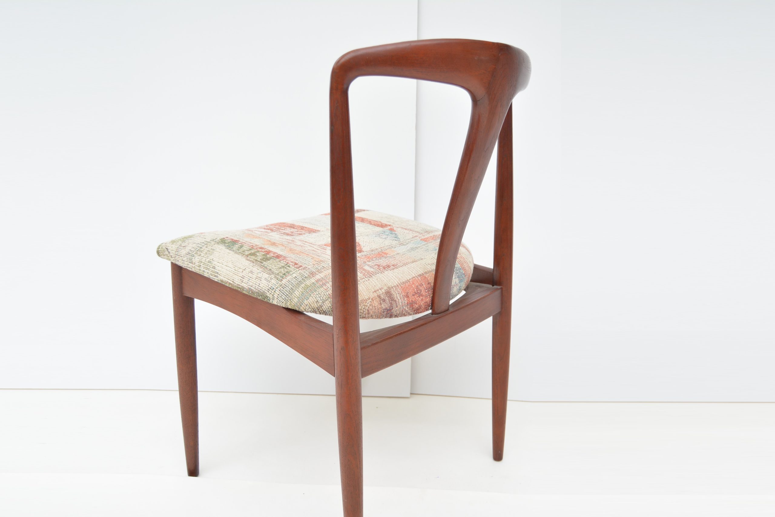 6-johannes-andersen-juliane-chairs-vintage-danish-dining-chairs-parker-fler-era (14)