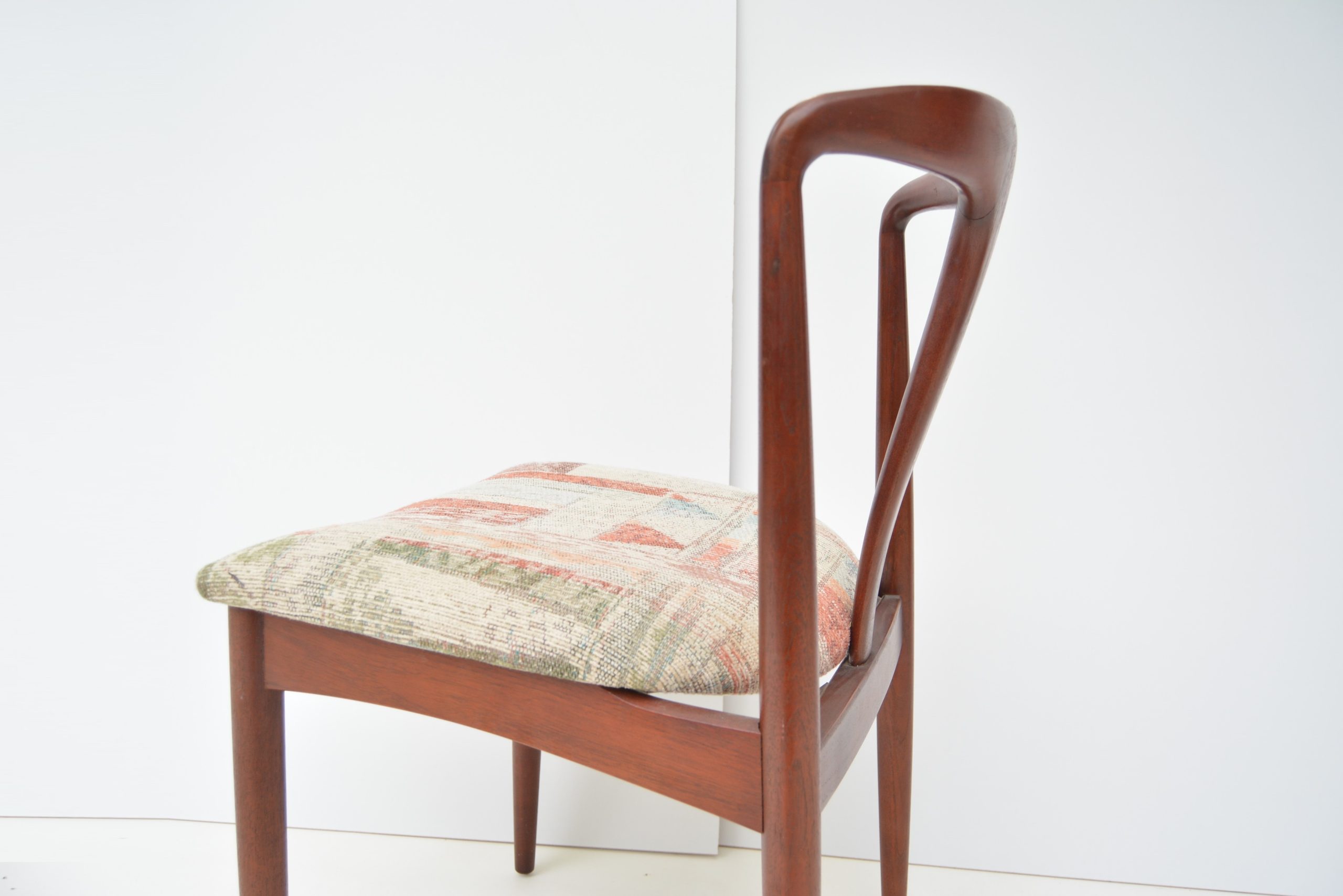6-johannes-andersen-juliane-chairs-vintage-danish-dining-chairs-parker-fler-era (16)