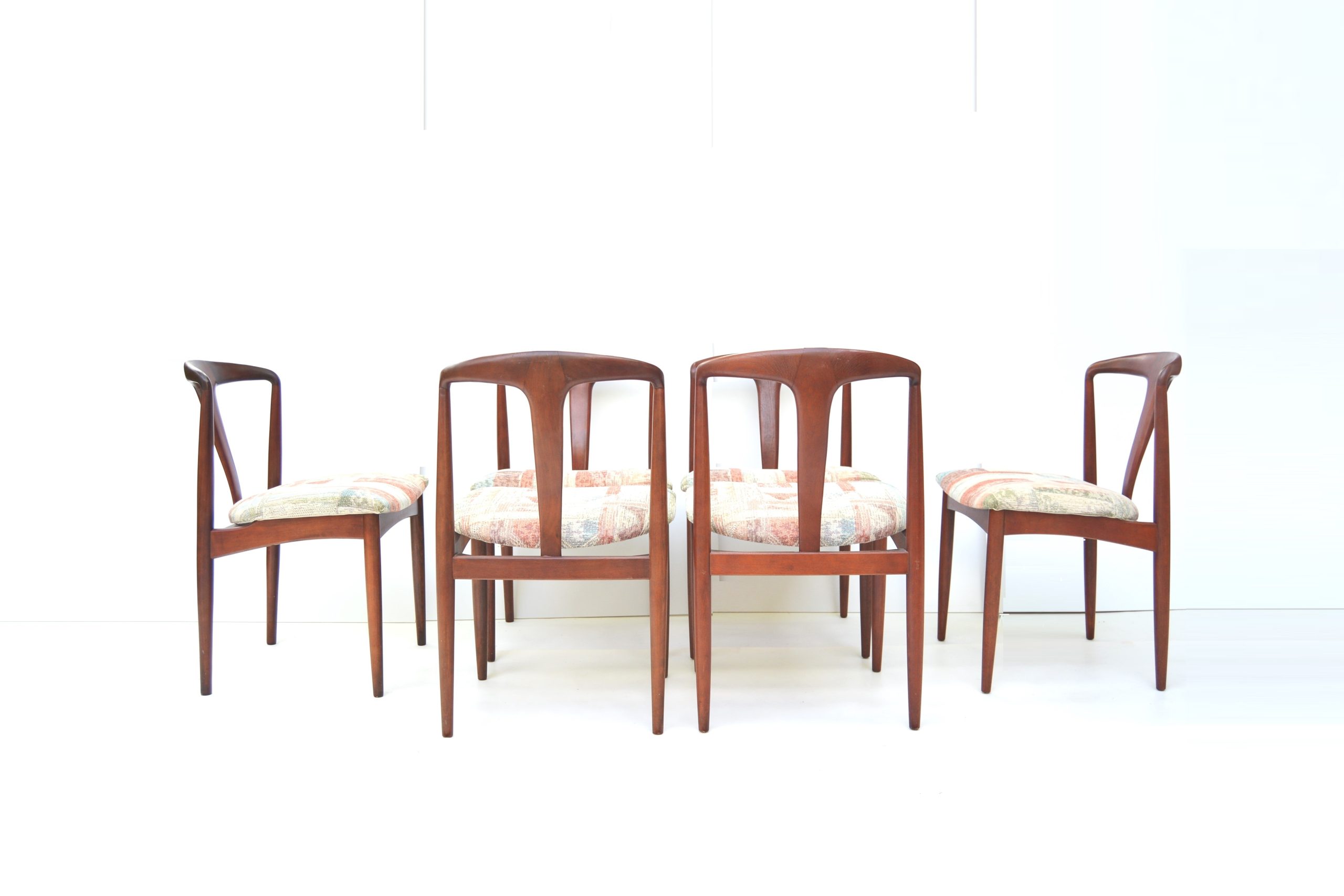 6-johannes-andersen-juliane-chairs-vintage-danish-dining-chairs-parker-fler-era (4)