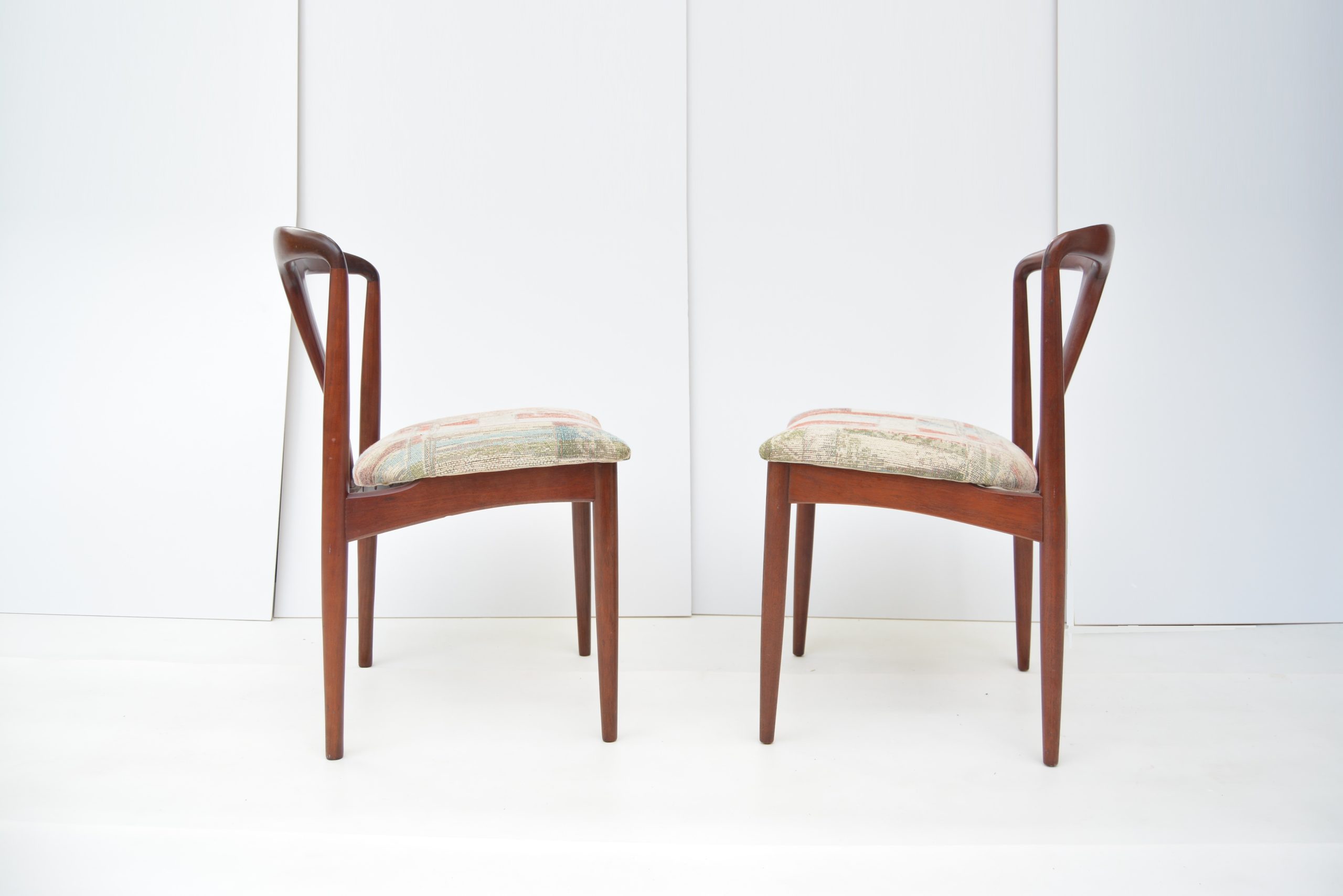 6-johannes-andersen-juliane-chairs-vintage-danish-dining-chairs-parker-fler-era (9)