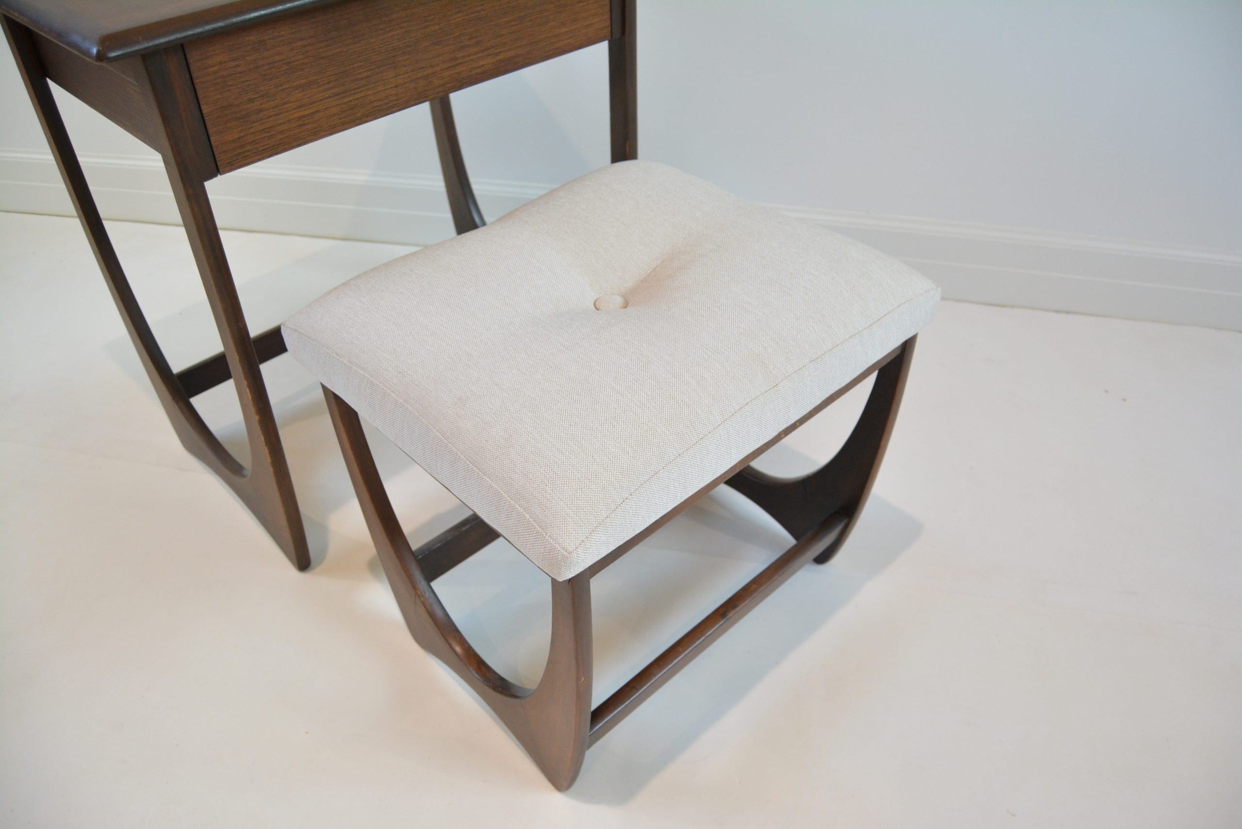 kalmar-1960's-vintage-dressing-table-perfect-as-laptop-computer-desk-writing-g-plan-danish-parker-style (10)