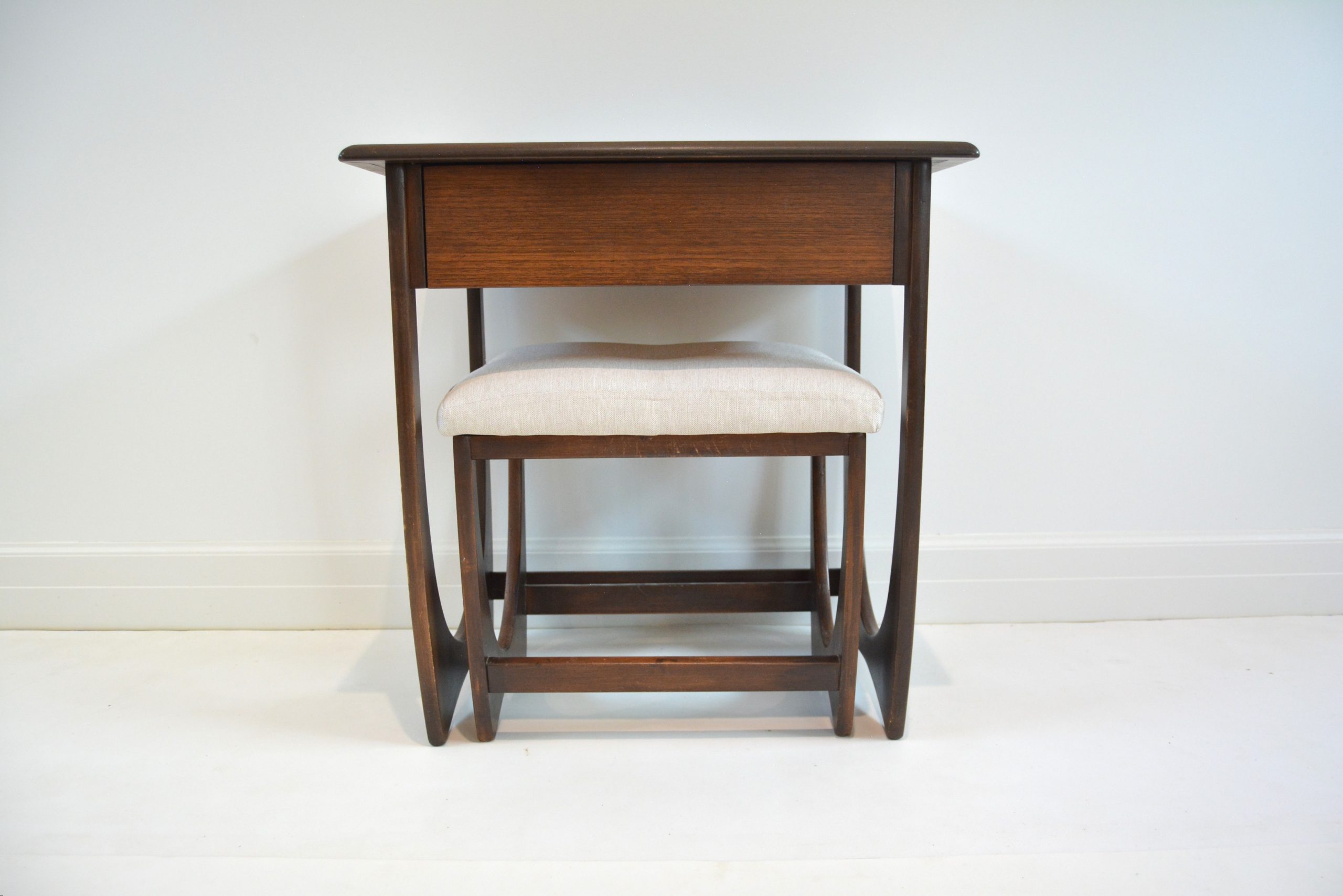 kalmar-1960's-vintage-dressing-table-perfect-as-laptop-computer-desk-writing-g-plan-danish-parker-style (11)