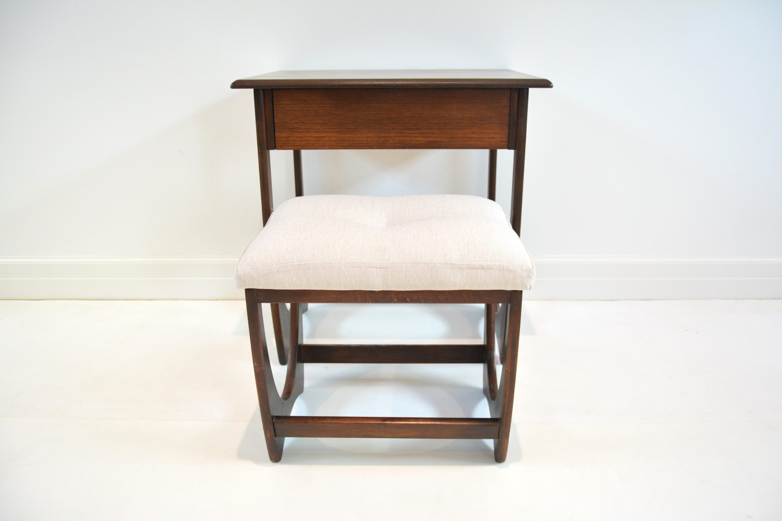 kalmar-1960's-vintage-dressing-table-perfect-as-laptop-computer-desk-writing-g-plan-danish-parker-style (12)