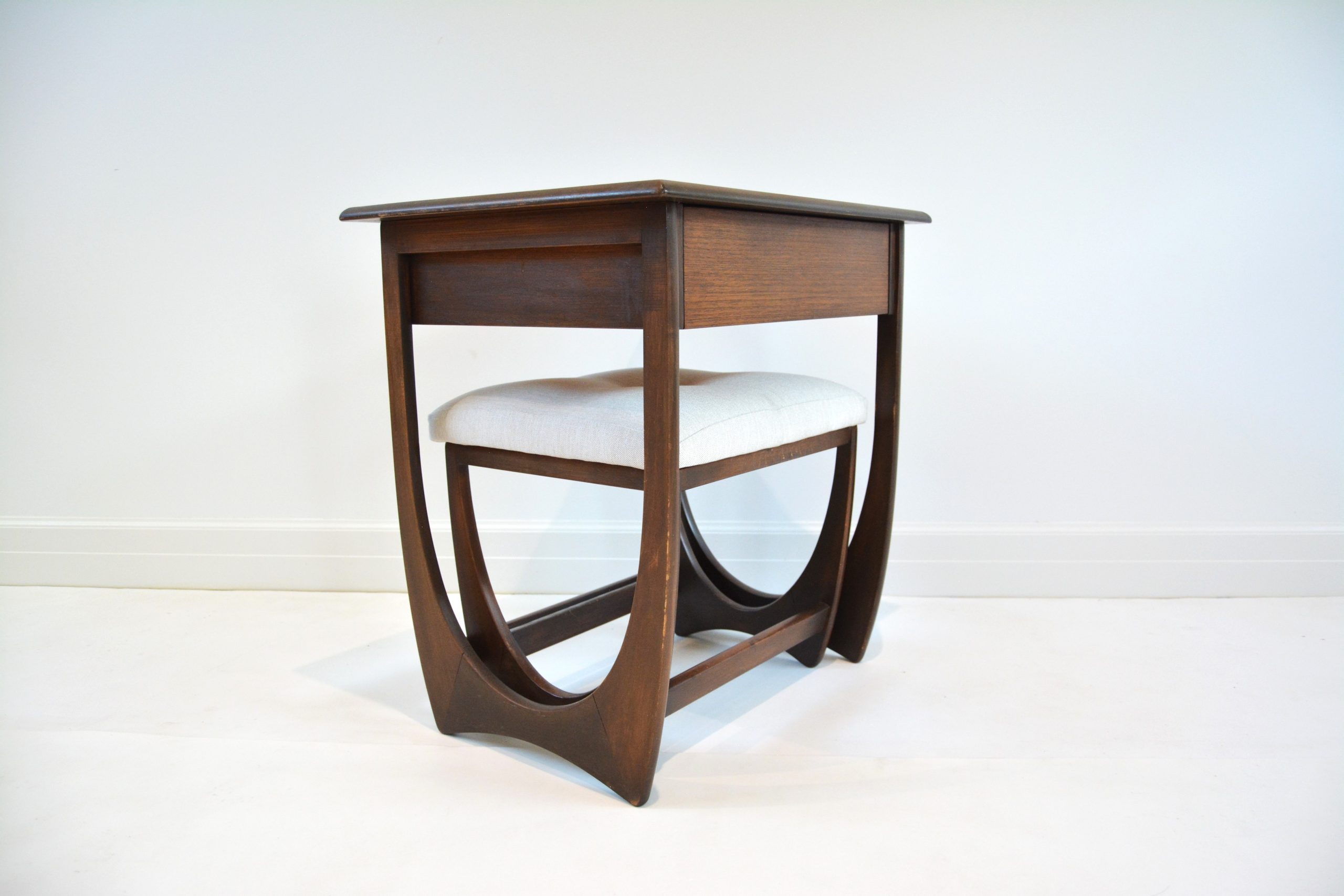 kalmar-1960's-vintage-dressing-table-perfect-as-laptop-computer-desk-writing-g-plan-danish-parker-style (3)