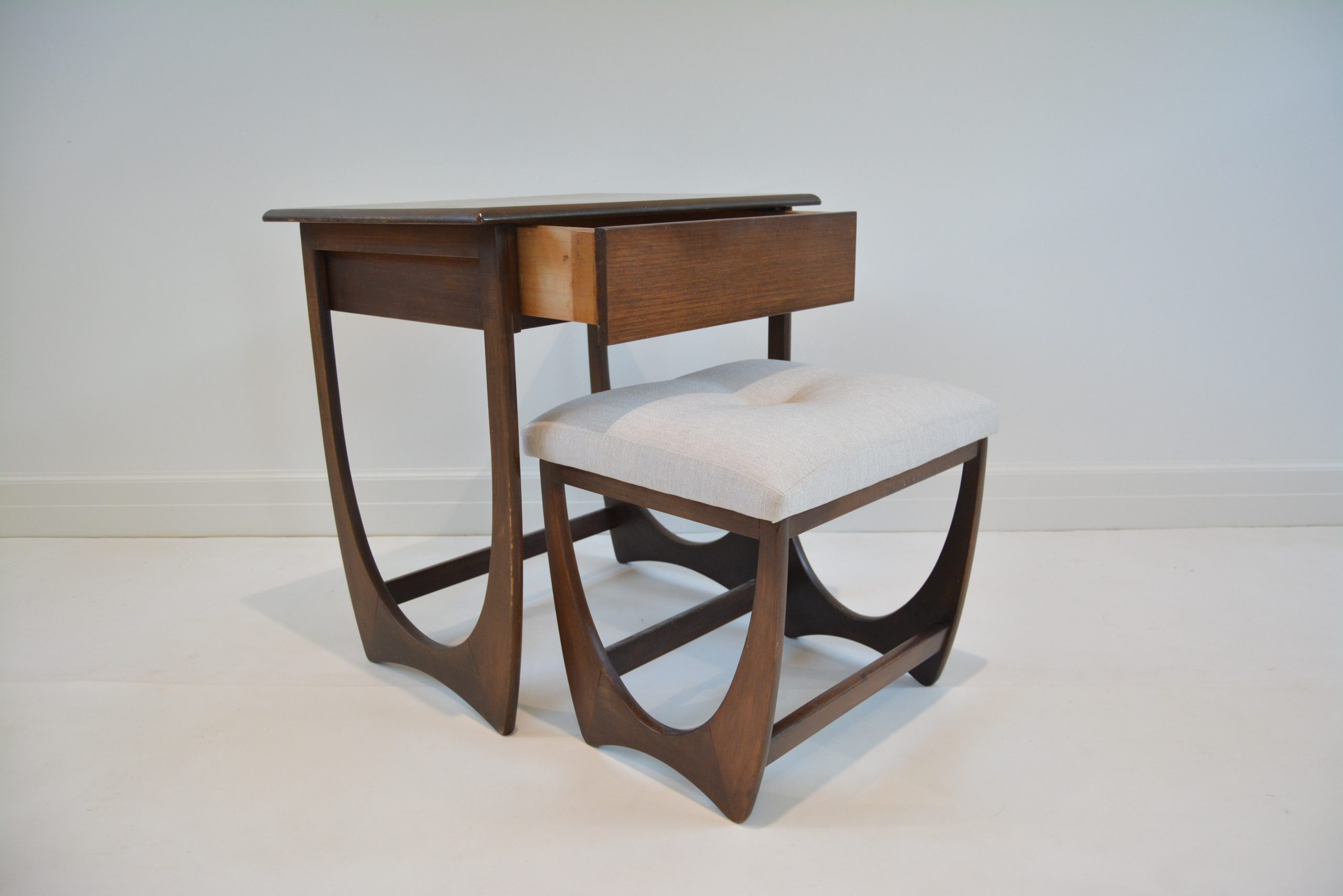 kalmar-1960's-vintage-dressing-table-perfect-as-laptop-computer-desk-writing-g-plan-danish-parker-style (5)