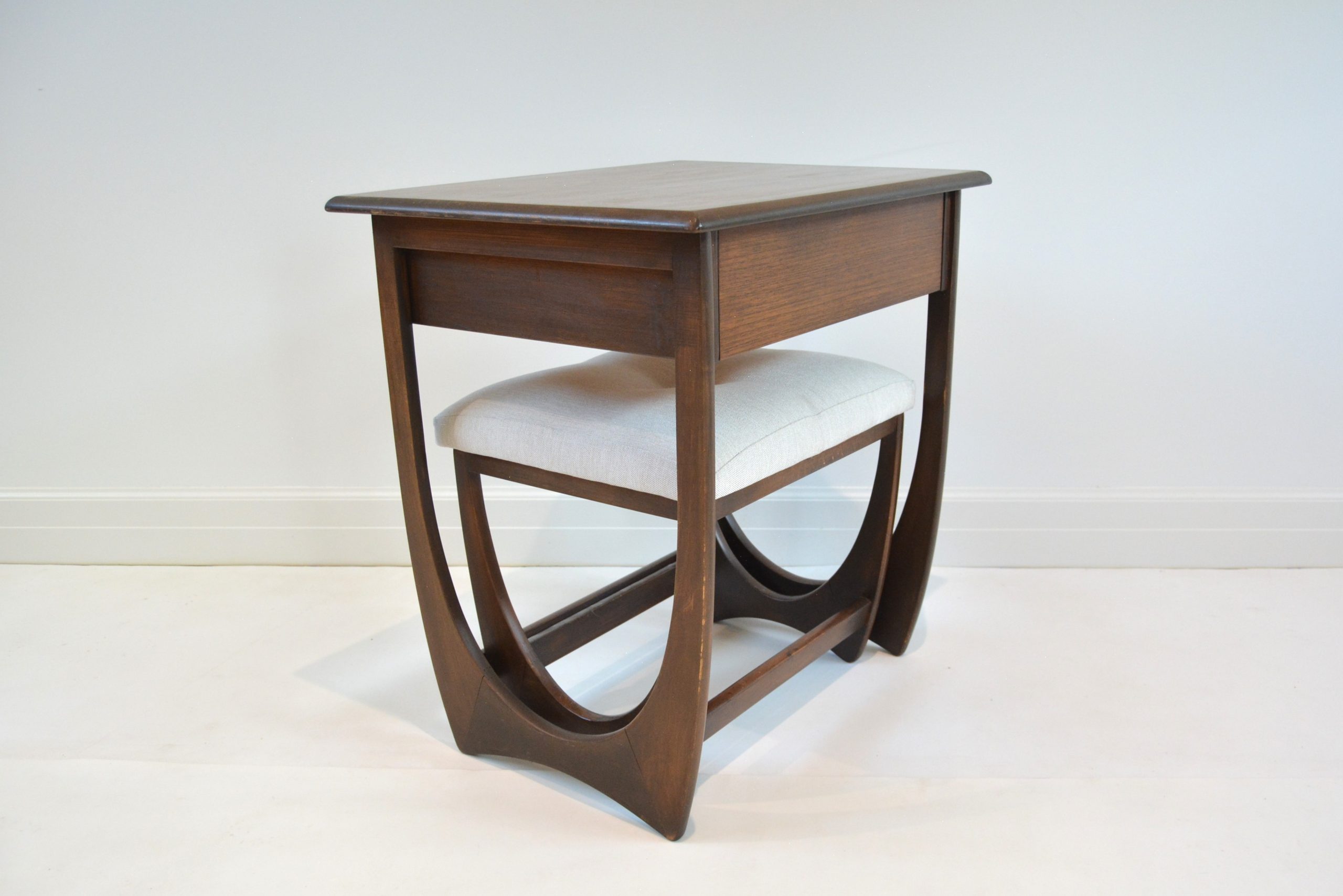 kalmar-1960's-vintage-dressing-table-perfect-as-laptop-computer-desk-writing-g-plan-danish-parker-style (7)