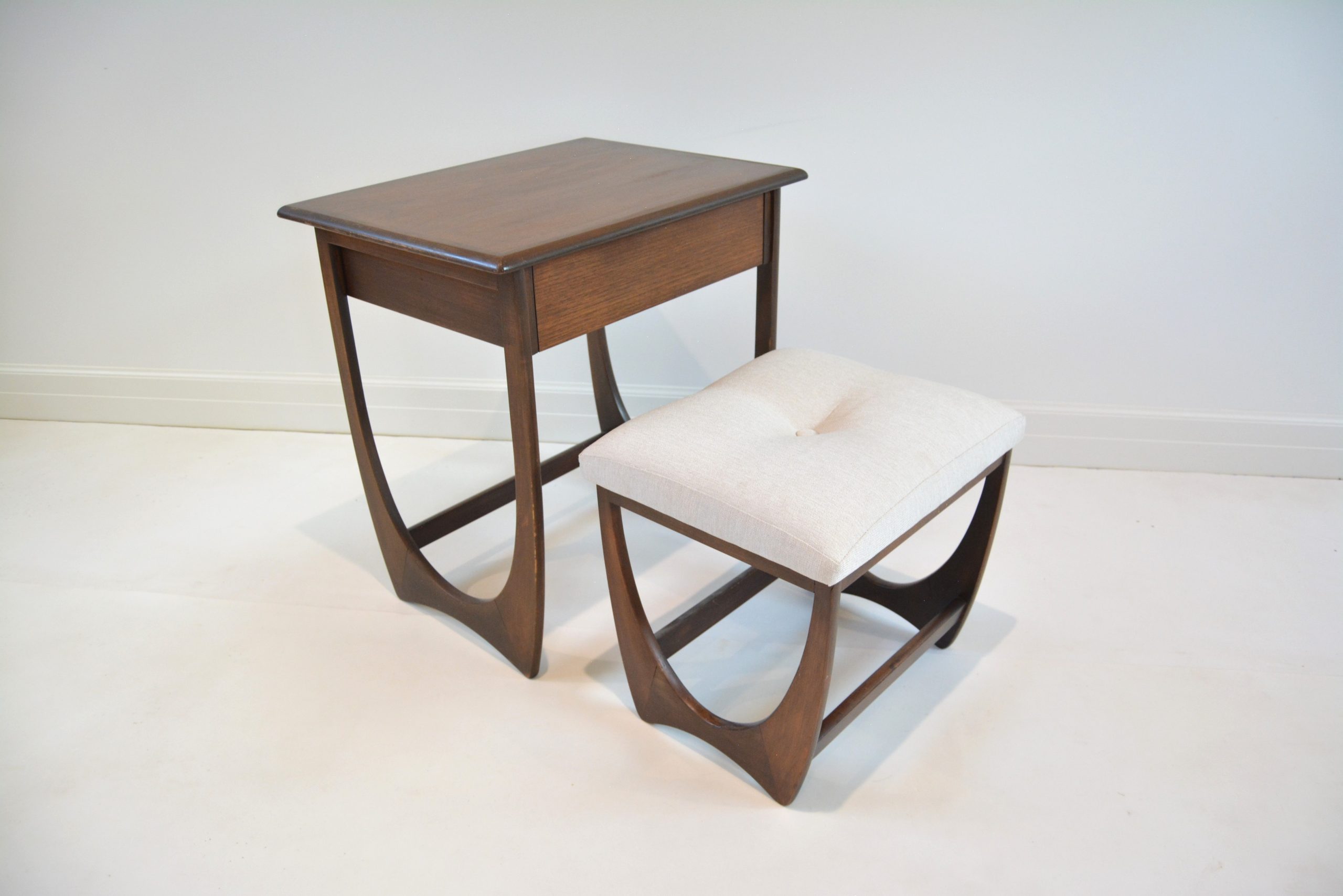 kalmar-1960's-vintage-dressing-table-perfect-as-laptop-computer-desk-writing-g-plan-danish-parker-style (8)