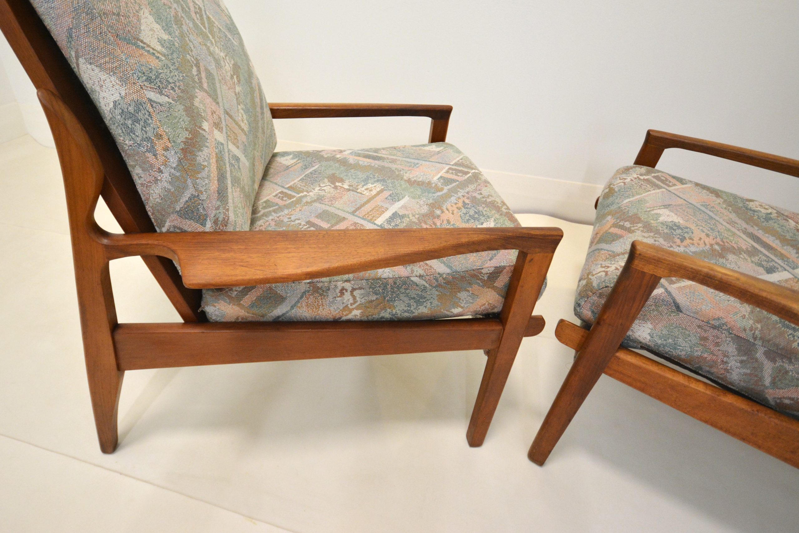 fler-narvik-day-night-sofa-pair-chairs-armchairs-parker-danish-era (5)