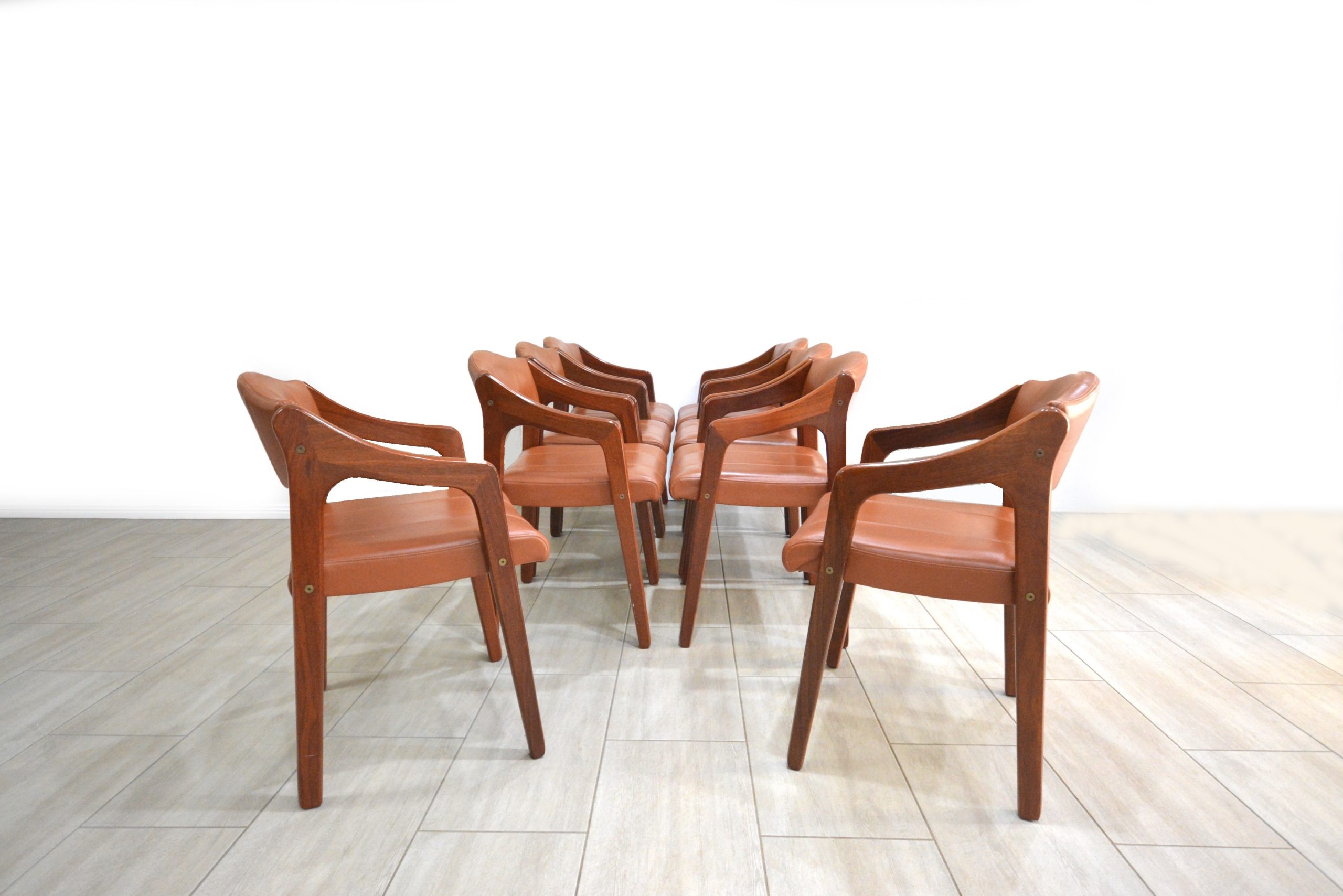 artica-dining-suite-vintage-chairs-extension-table-jarrah-howe-leather-top-quality-parker-mark-tuckey-era (10)