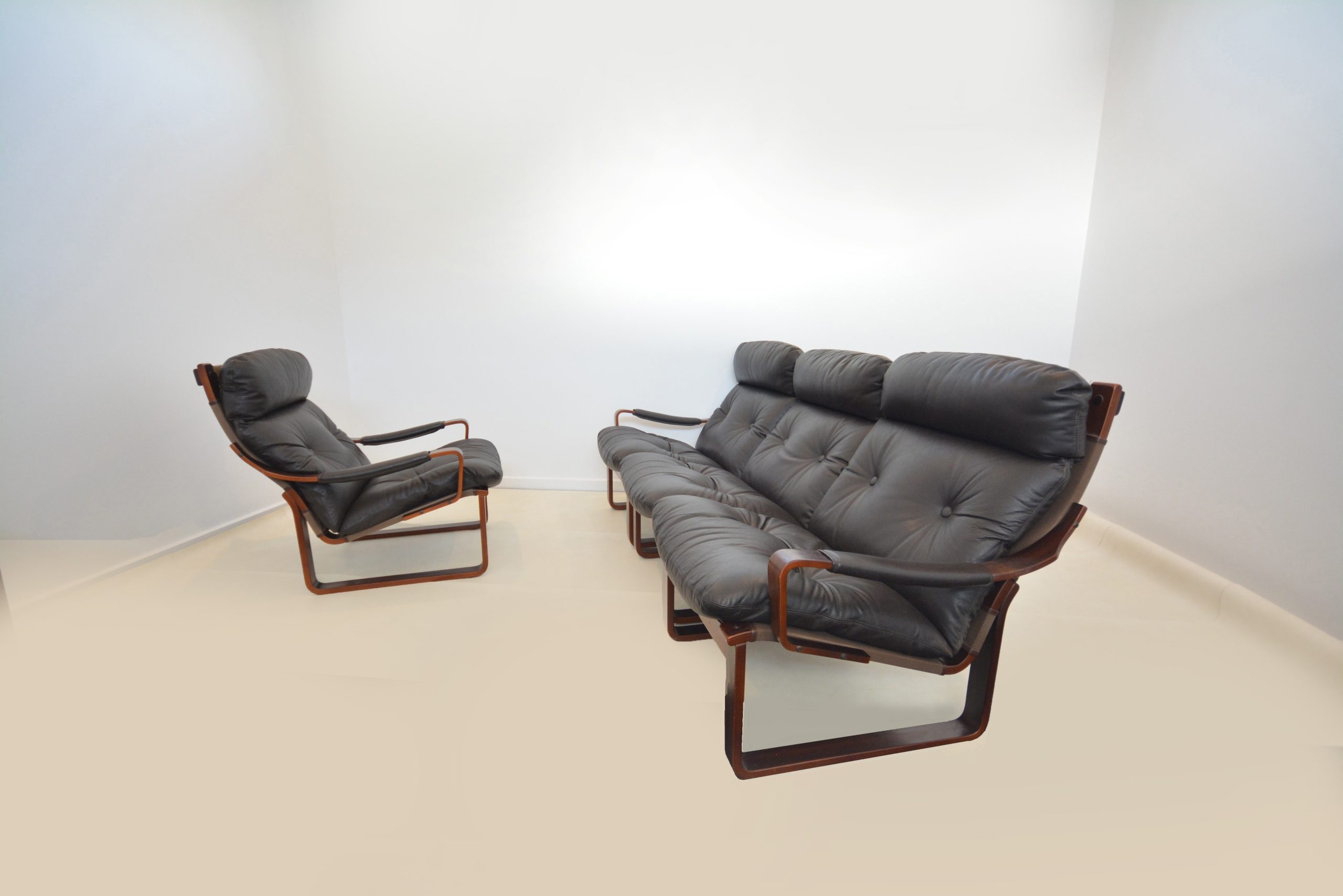 tessa-t8-leather-lounge-suite-sofa-chairs-parker-danish-era (1)