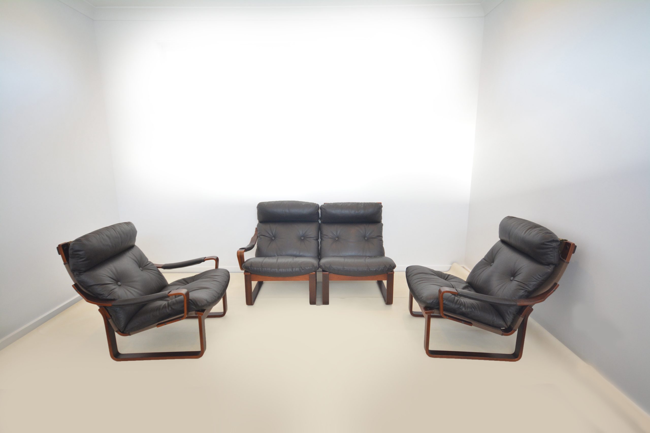 tessa-t8-leather-lounge-suite-sofa-chairs-parker-danish-era (1.1)