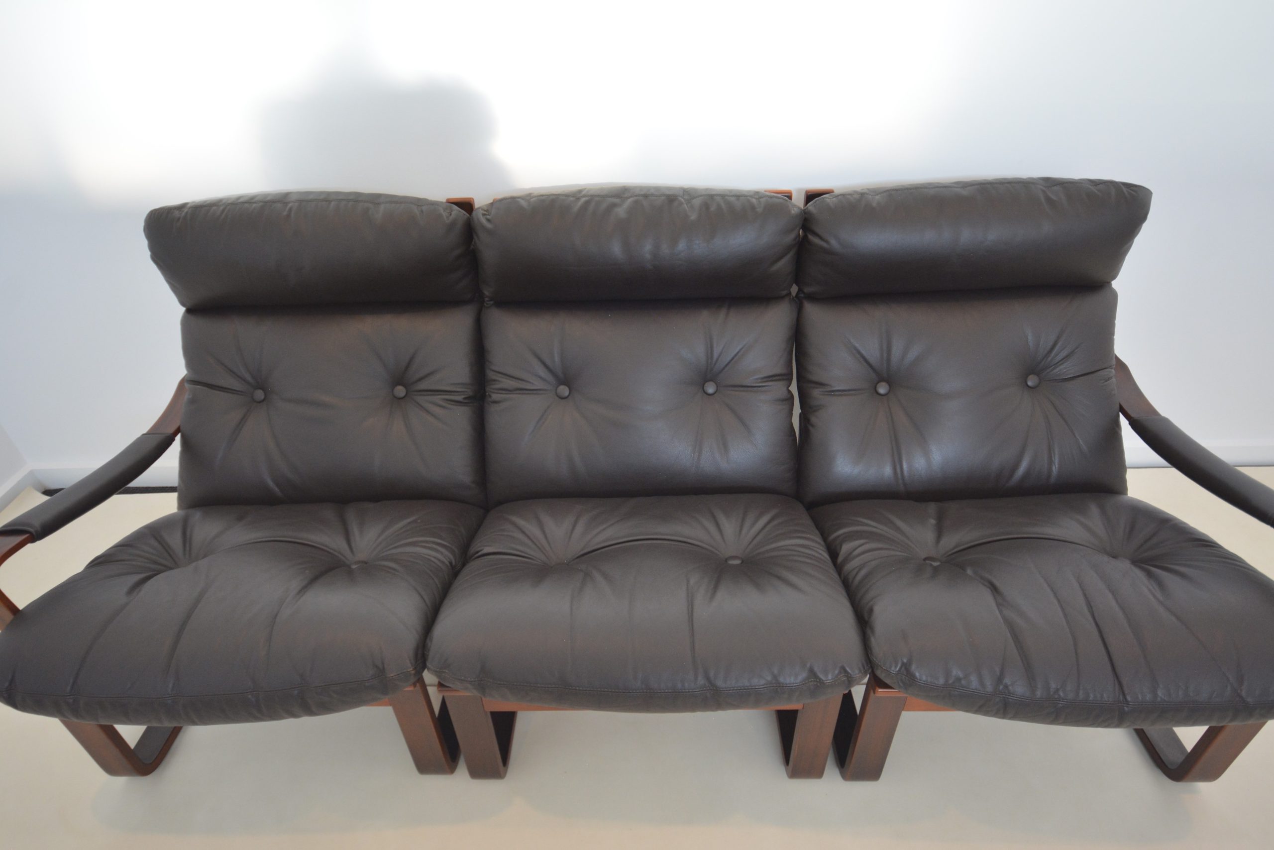 tessa-t8-leather-lounge-suite-sofa-chairs-parker-danish-era (10)