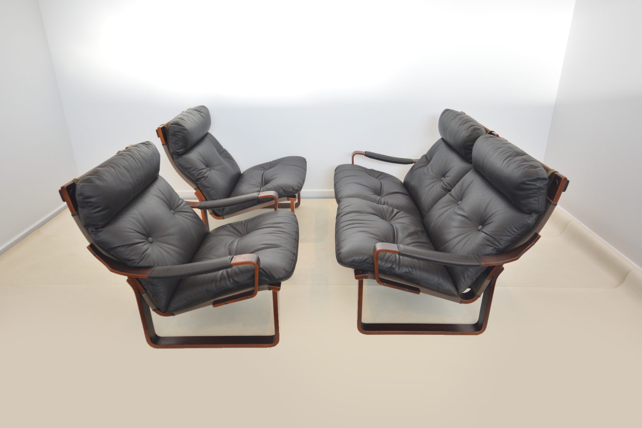 tessa-t8-leather-lounge-suite-sofa-chairs-parker-danish-era (6)