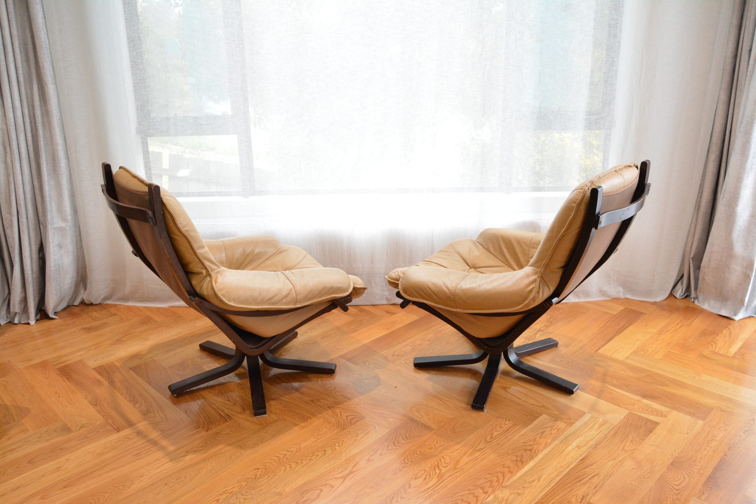 pair-module-international-gerald-easden-era-leather-swivel-chairs-vintage-1970s-danish-norwegian-Falcon-chair-era (2)