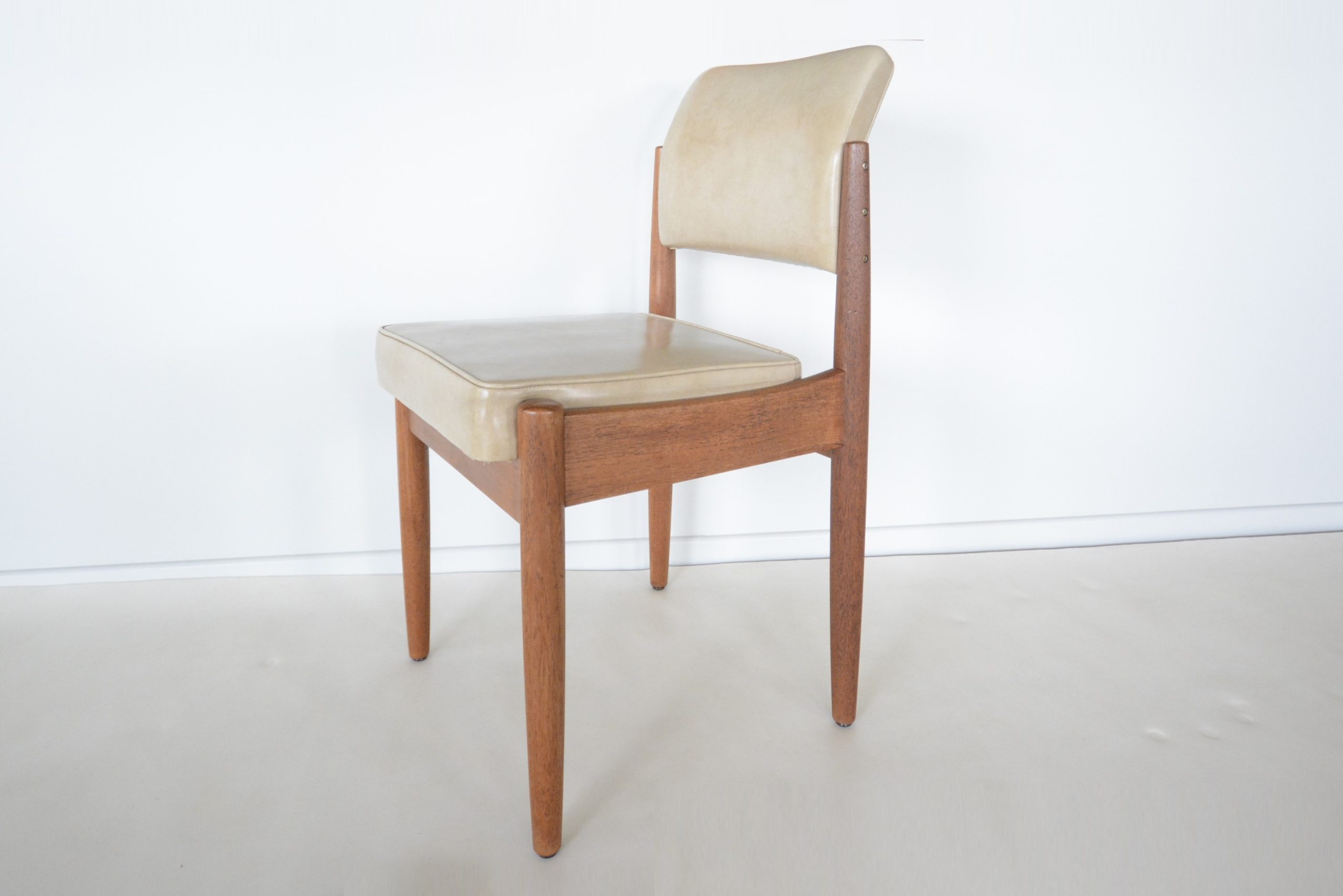 chiswell-dining-suite-table-6-chairs-extension-vintage-retro-furniture-danish-parker-fler-era (24)