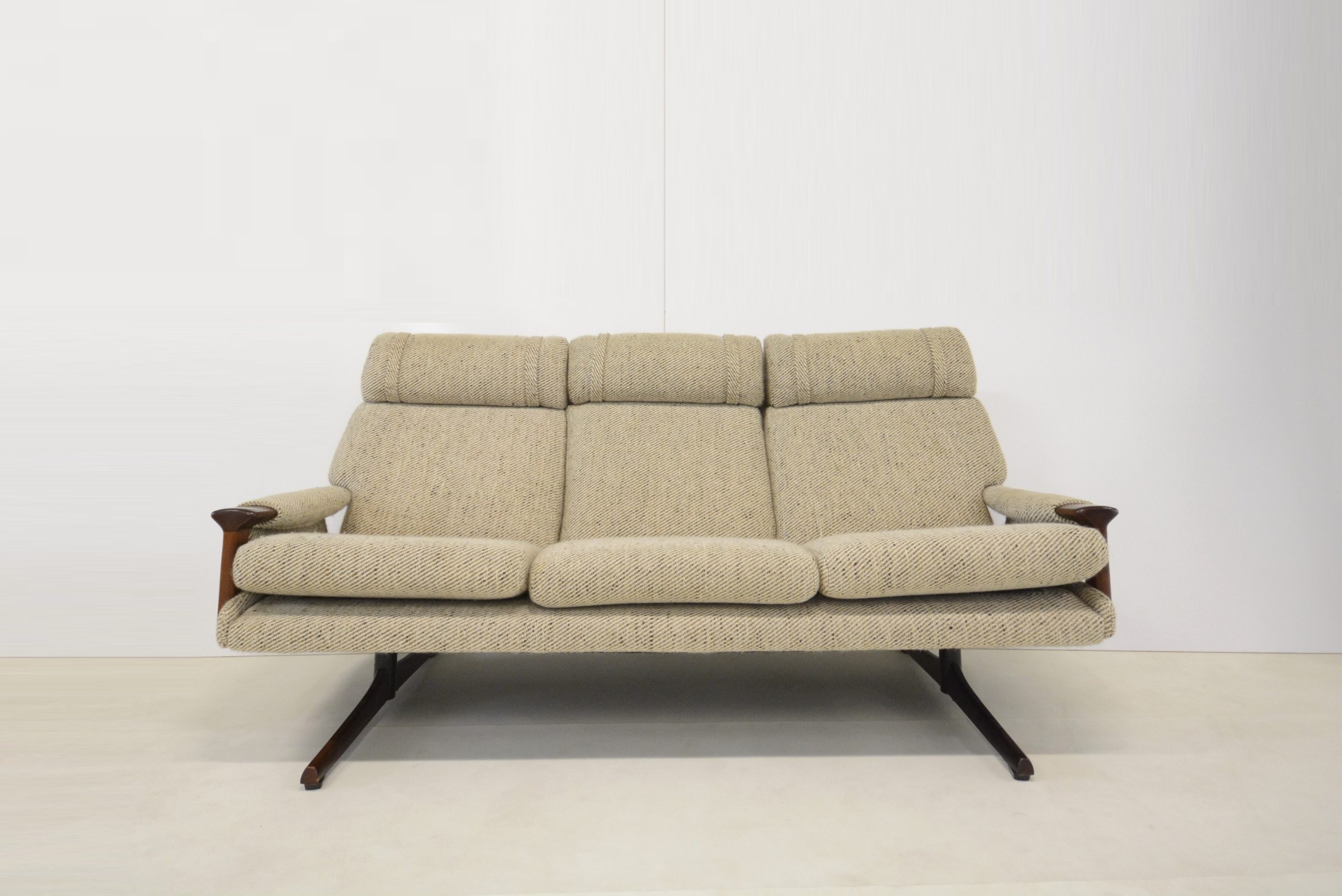 tessa-t21-swivel-chairs-3-seater-sofa-wool-fabric-vintage-retro-lounge-suite-parker-danish-era (1 (12)