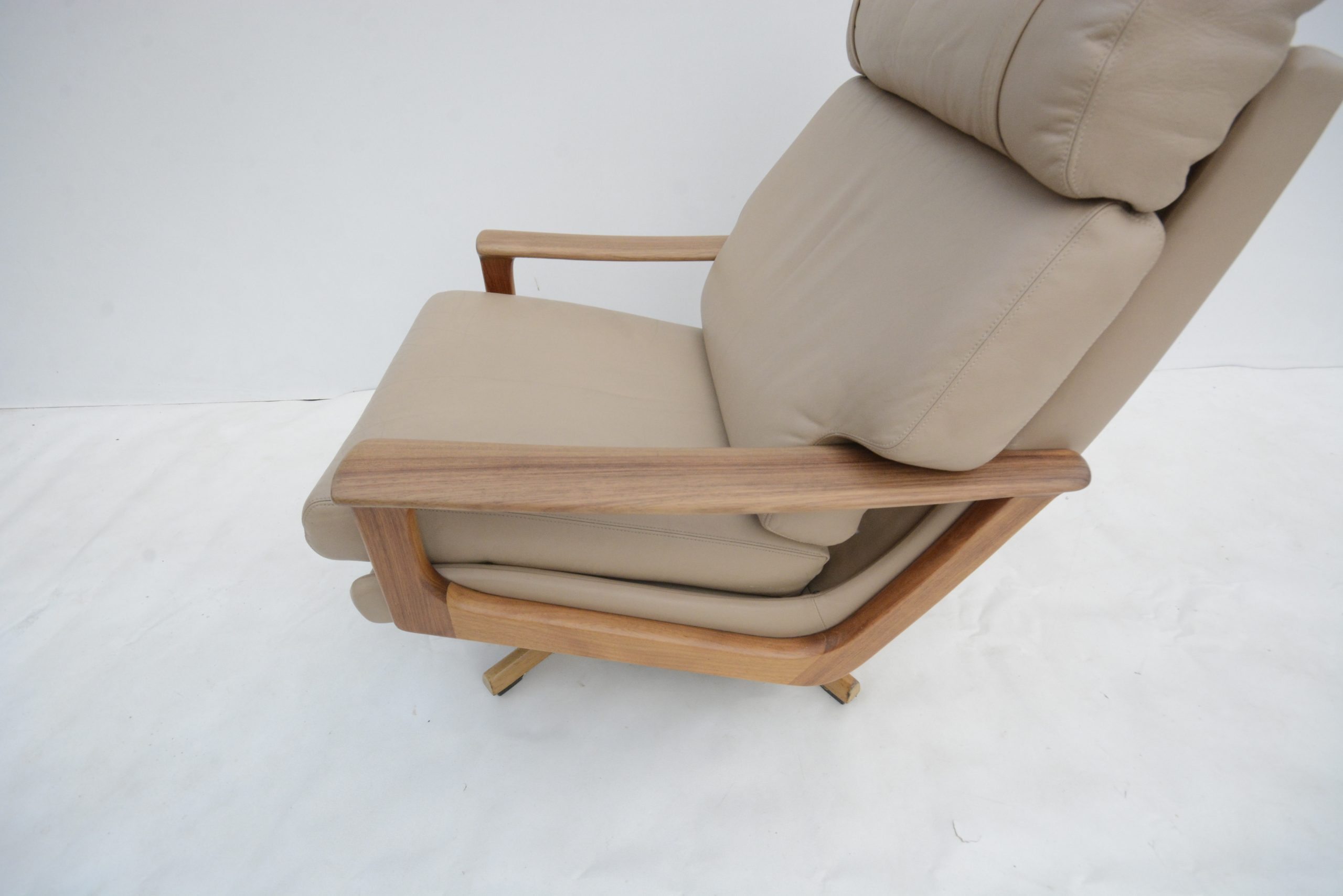 _ 1. tessa-t21-swivel-leather-vintage-chairs-designer-armchairs-danish-parker-australian-furniture-era (2)