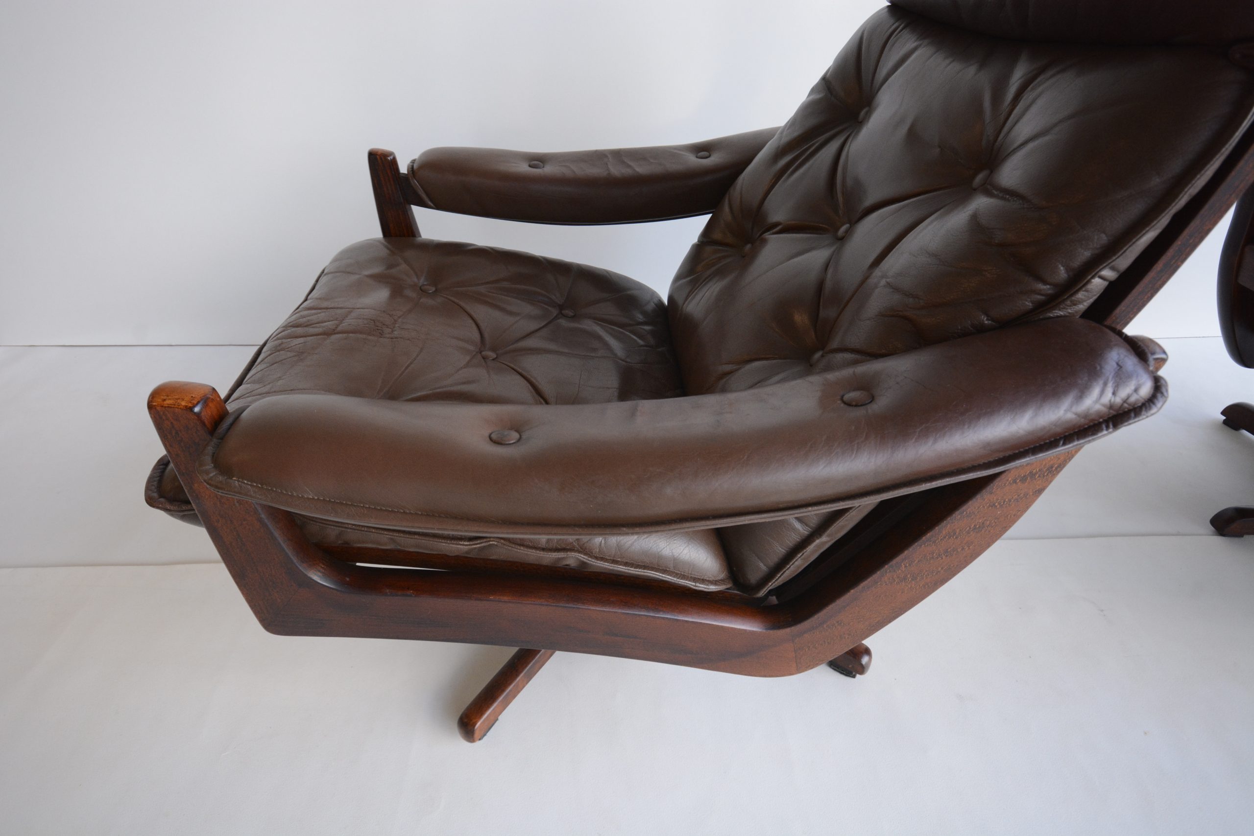 lied-mobler-soda-galvano-norway-swivel-recliner-chairs-vintage (10)