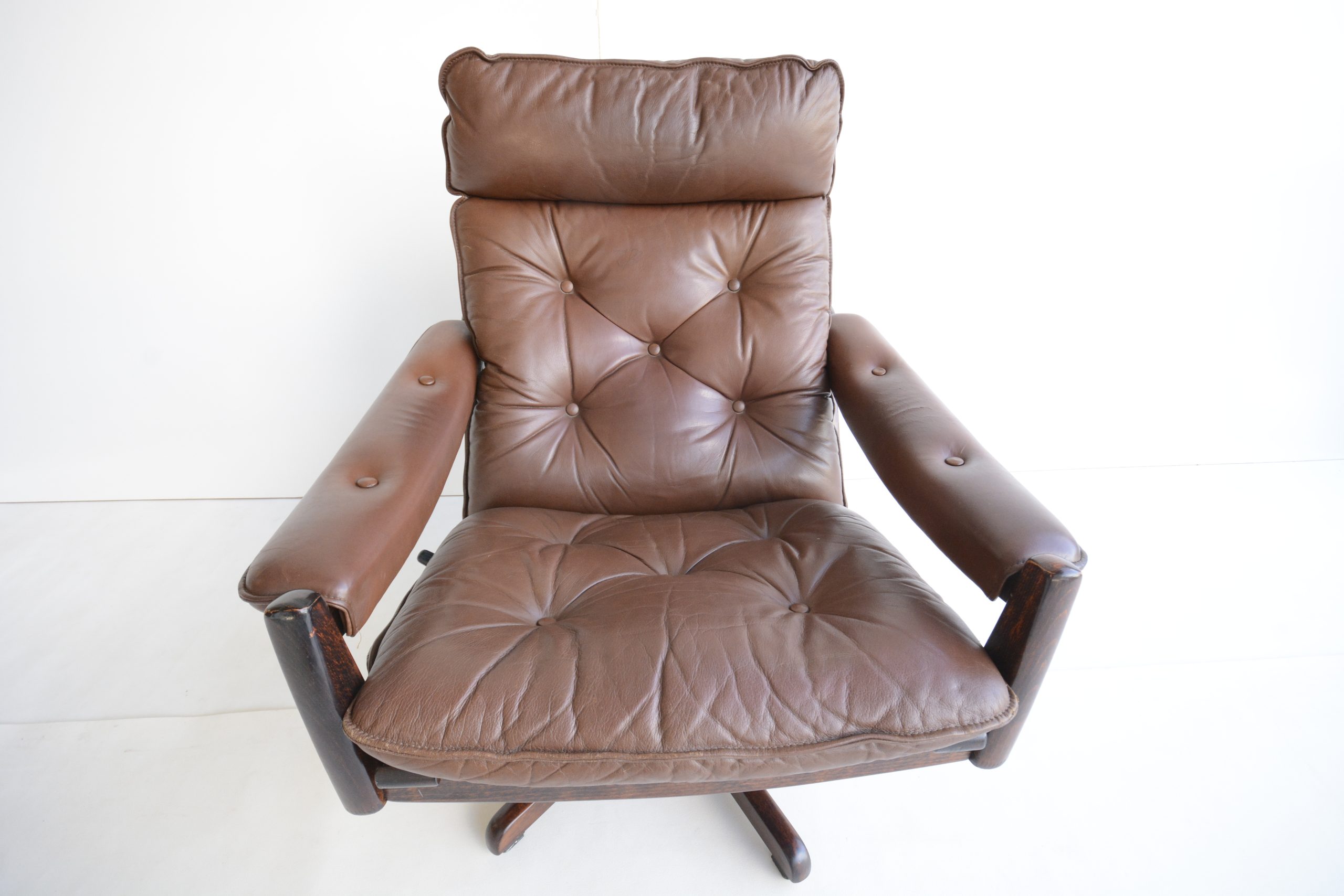 lied-mobler-soda-galvano-norway-swivel-recliner-chairs-vintage (14)