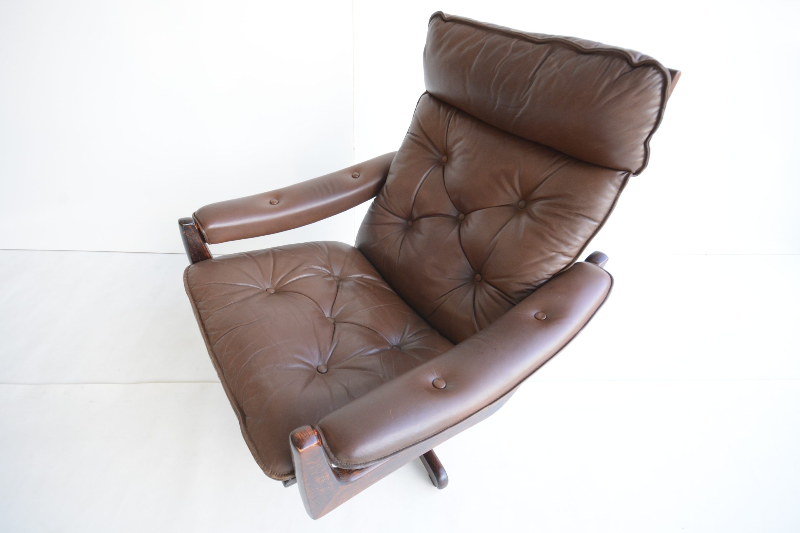 lied-mobler-soda-galvano-norway-swivel-recliner-chairs-vintage (16)