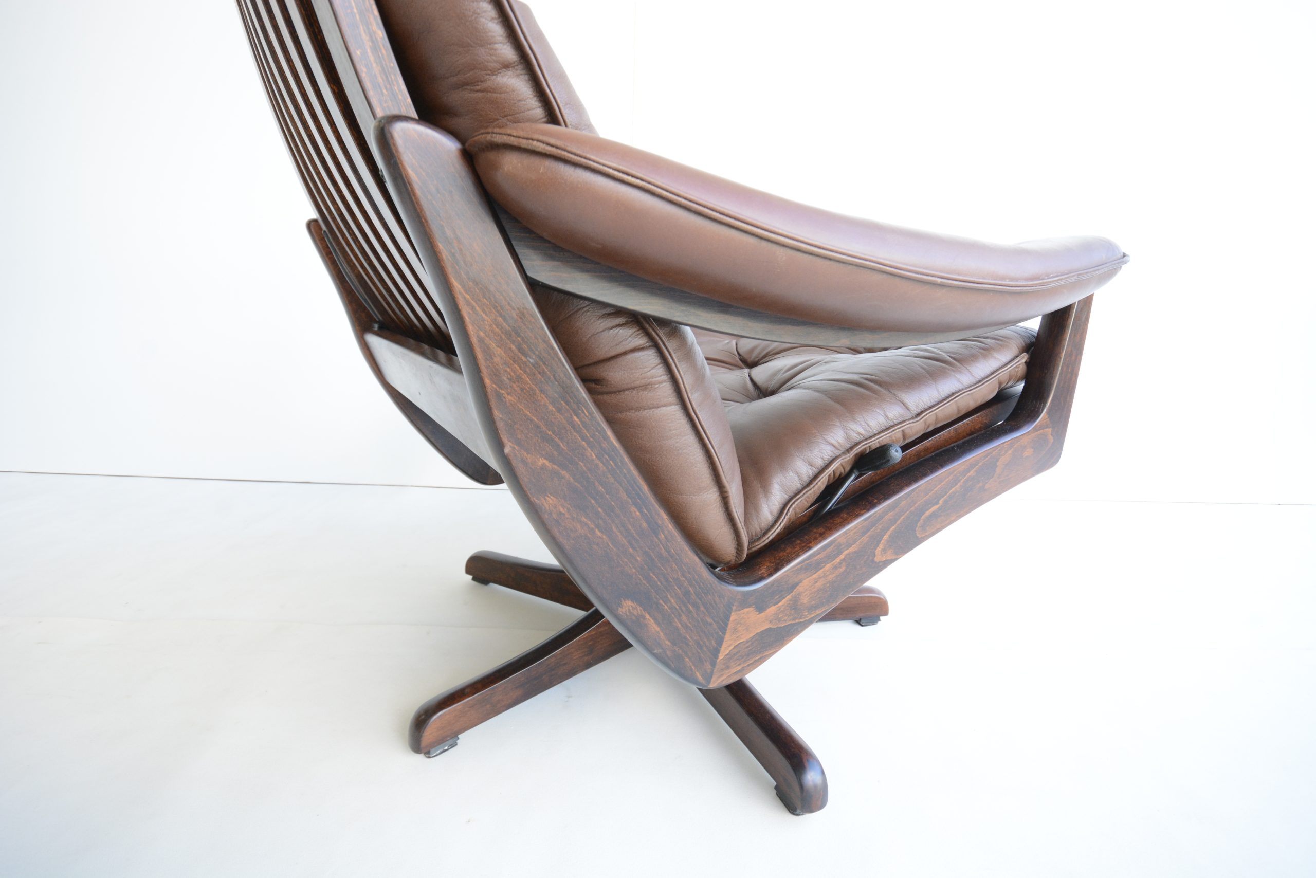 lied-mobler-soda-galvano-norway-swivel-recliner-chairs-vintage (18)