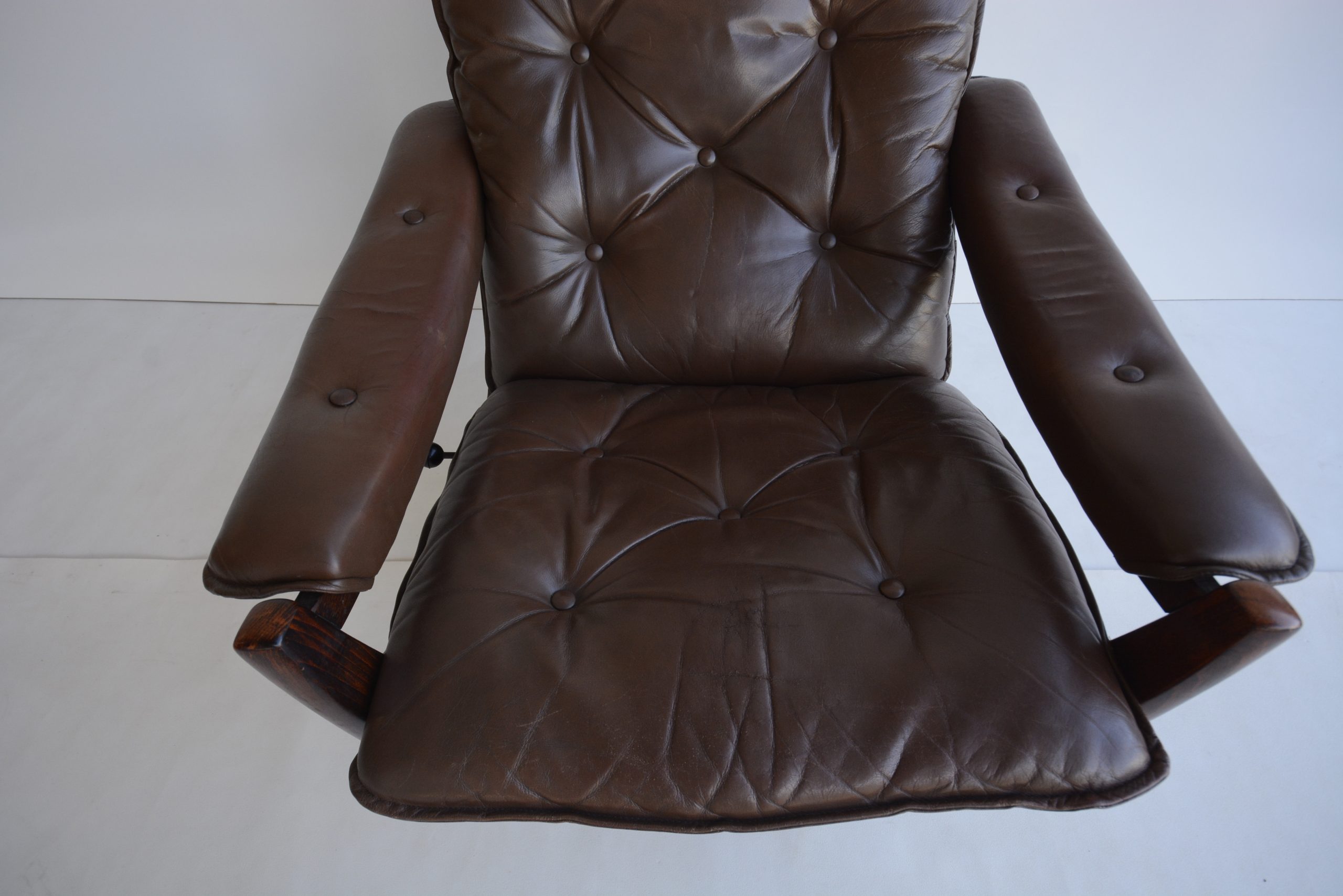 lied-mobler-soda-galvano-norway-swivel-recliner-chairs-vintage (23)