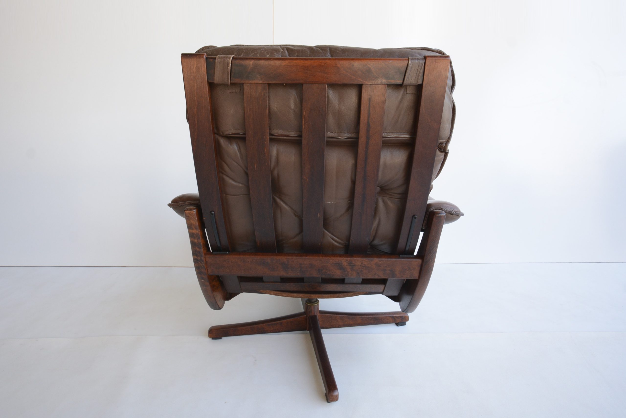 lied-mobler-soda-galvano-norway-swivel-recliner-chairs-vintage (24)