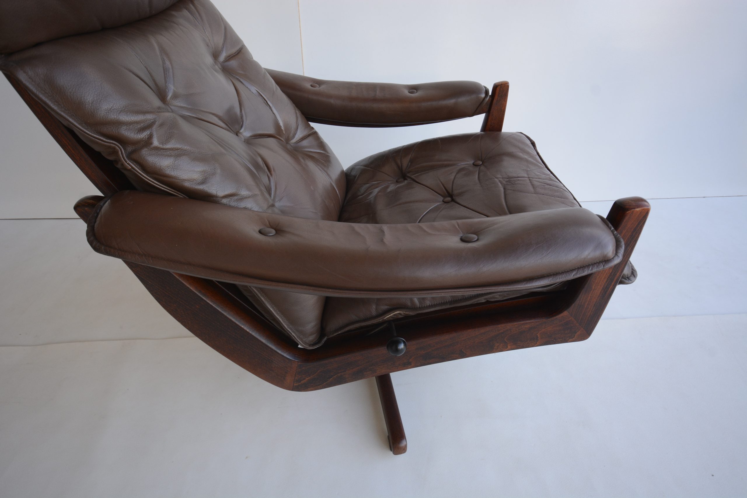 lied-mobler-soda-galvano-norway-swivel-recliner-chairs-vintage (26)