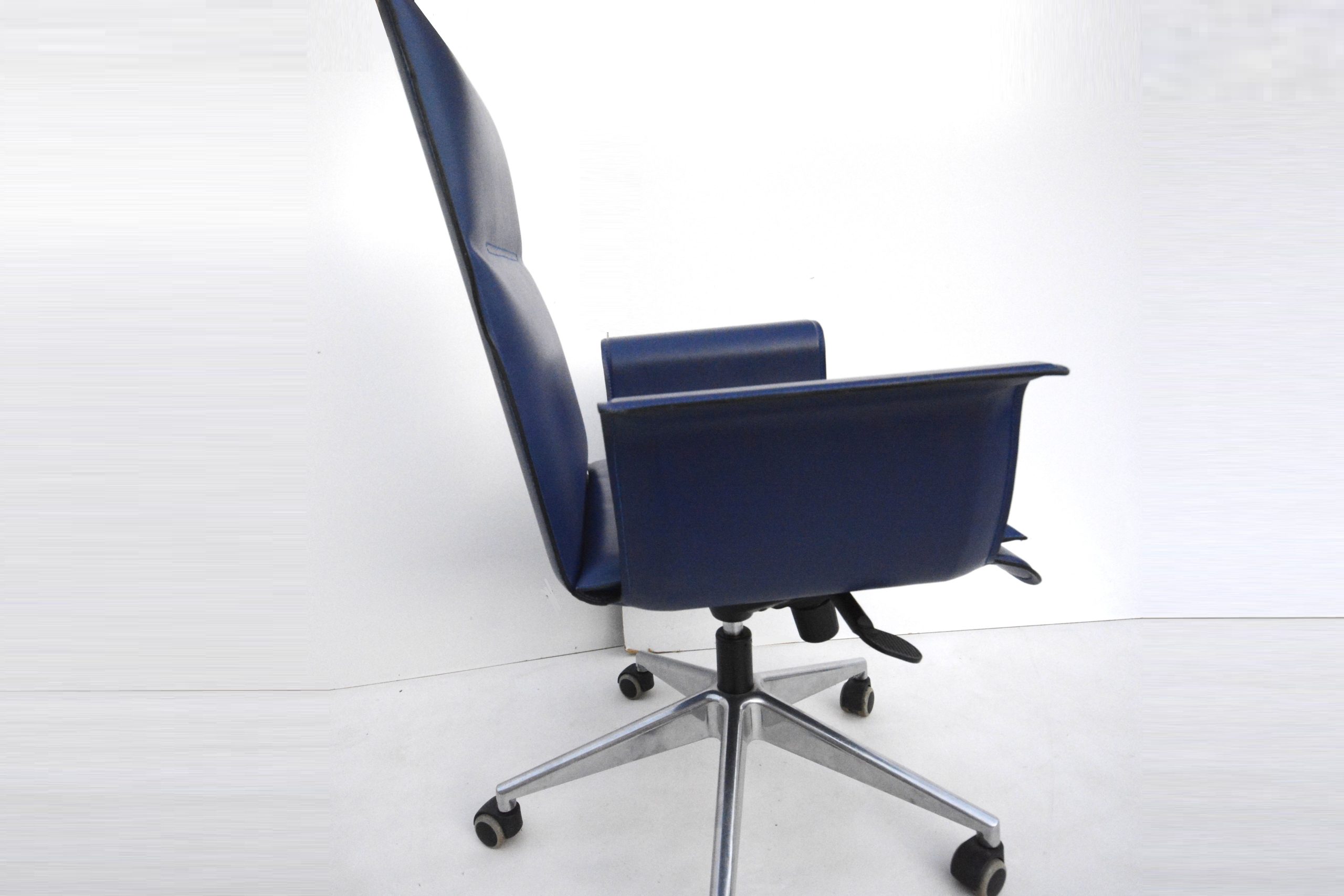 mariani-wing-executive-office-swivel-chair-luca-scacchetti-bb-italia-design (11)