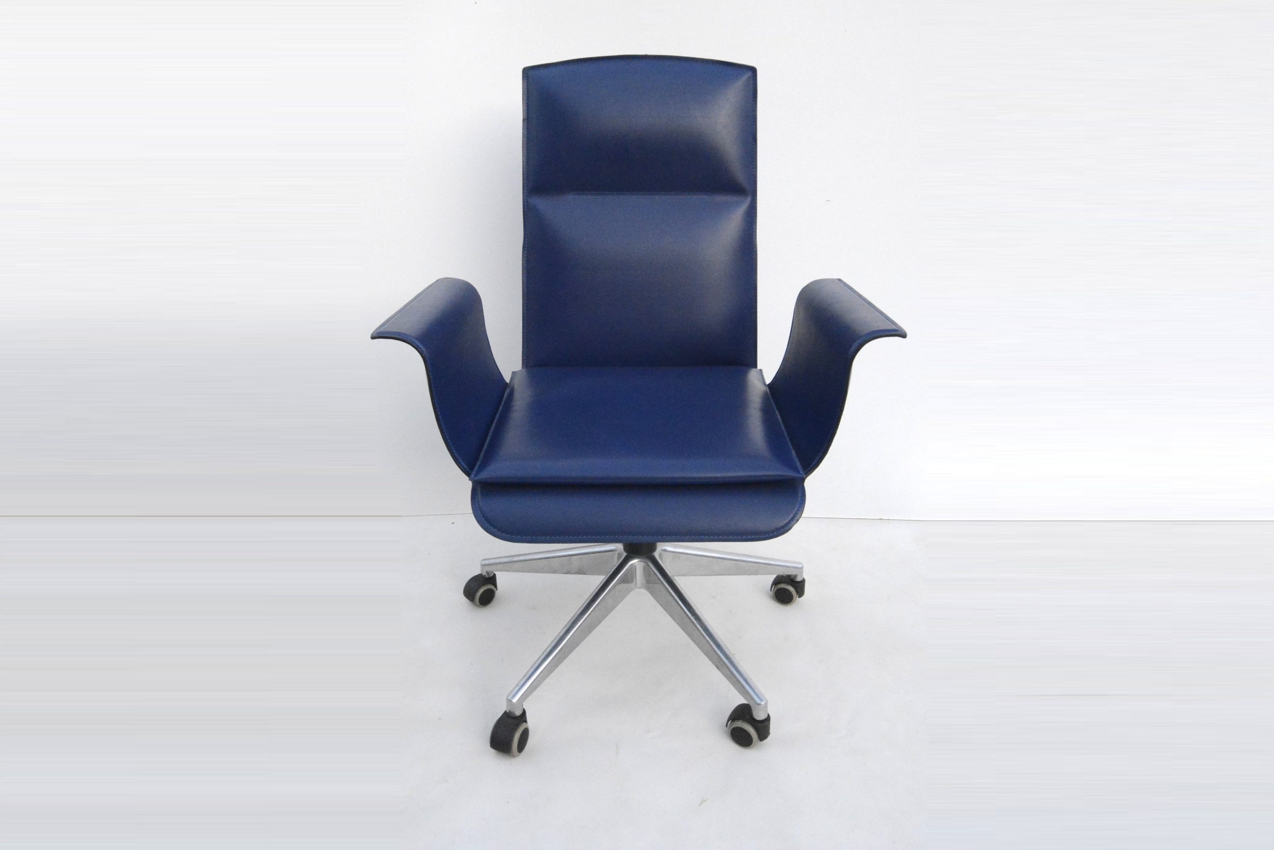 mariani-wing-executive-office-swivel-chair-luca-scacchetti-bb-italia-design (3)