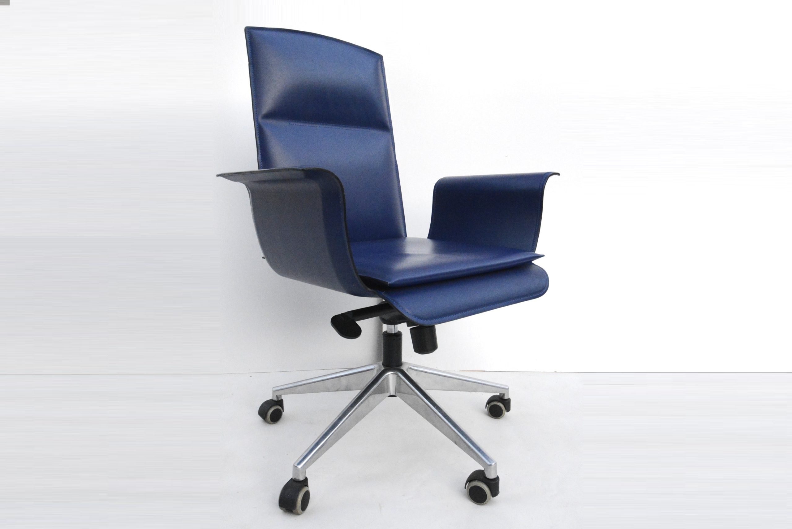 mariani-wing-executive-office-swivel-chair-luca-scacchetti-bb-italia-design (4)