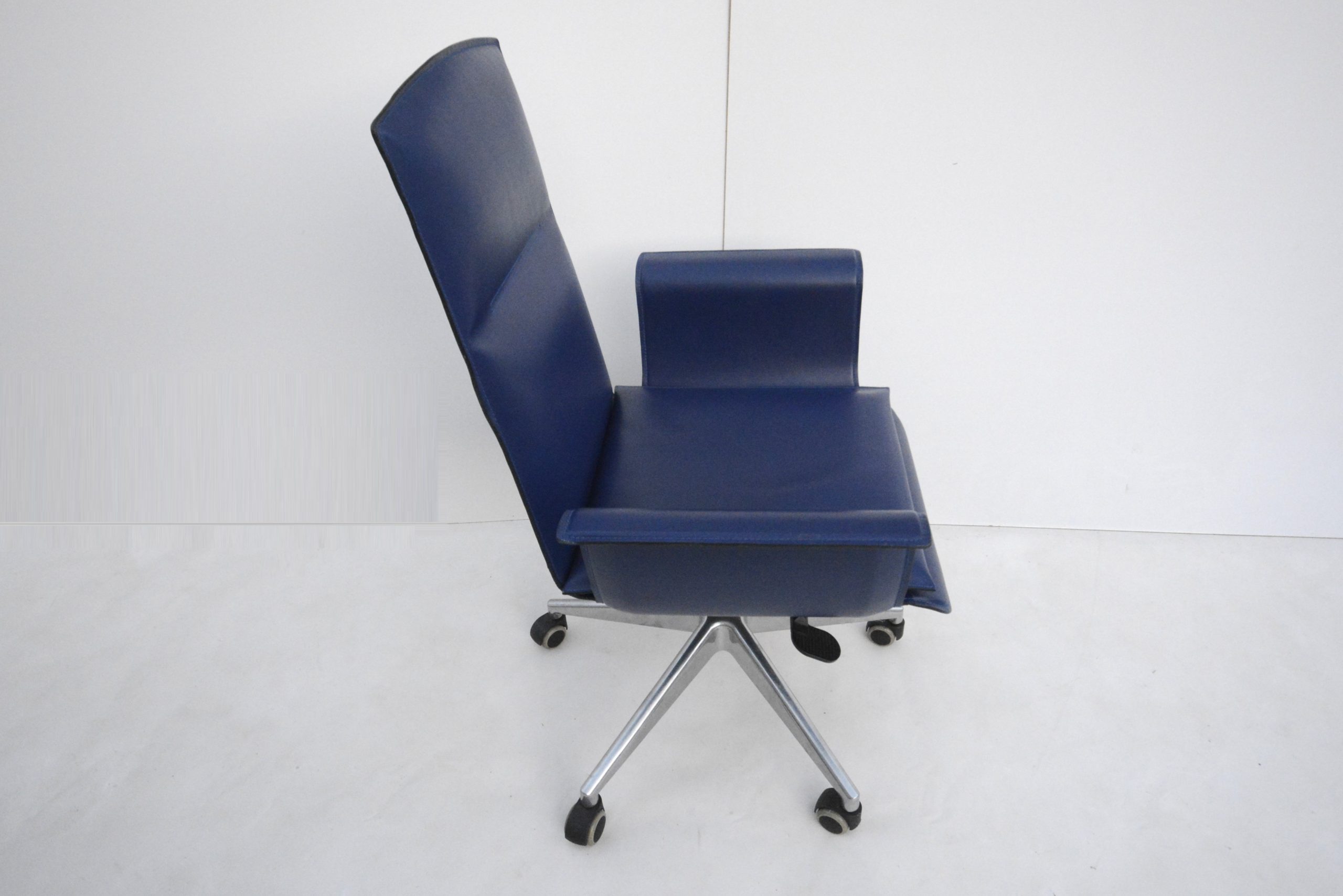 mariani-wing-executive-office-swivel-chair-luca-scacchetti-bb-italia-design (5)