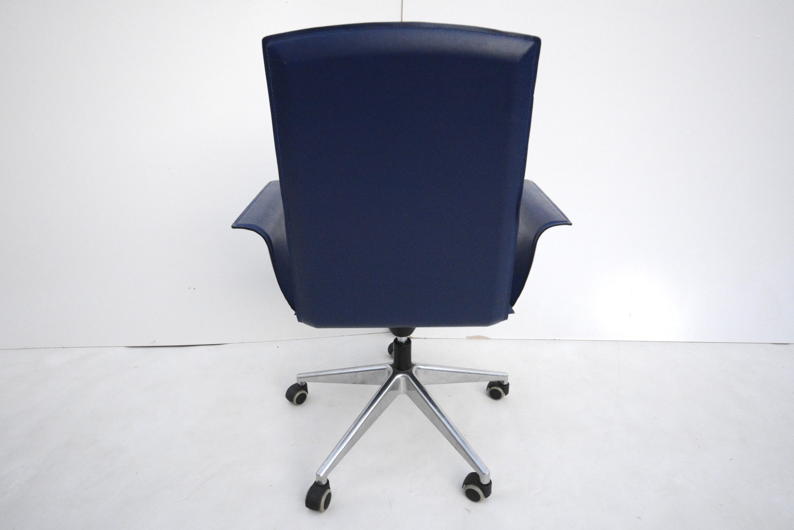 mariani-wing-executive-office-swivel-chair-luca-scacchetti-bb-italia-design (7)