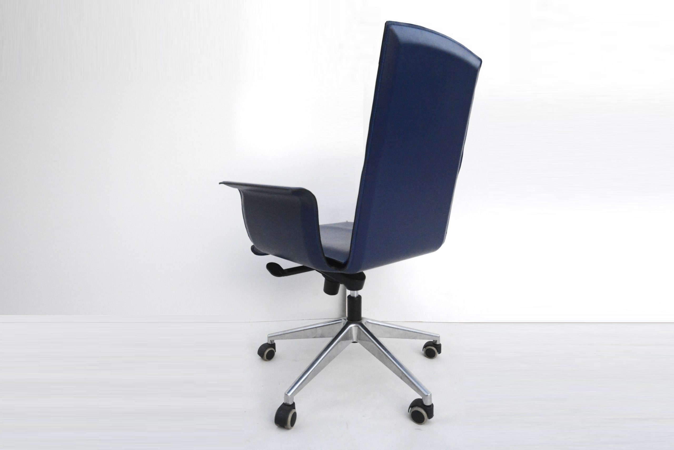 mariani-wing-executive-office-swivel-chair-luca-scacchetti-bb-italia-design (8)