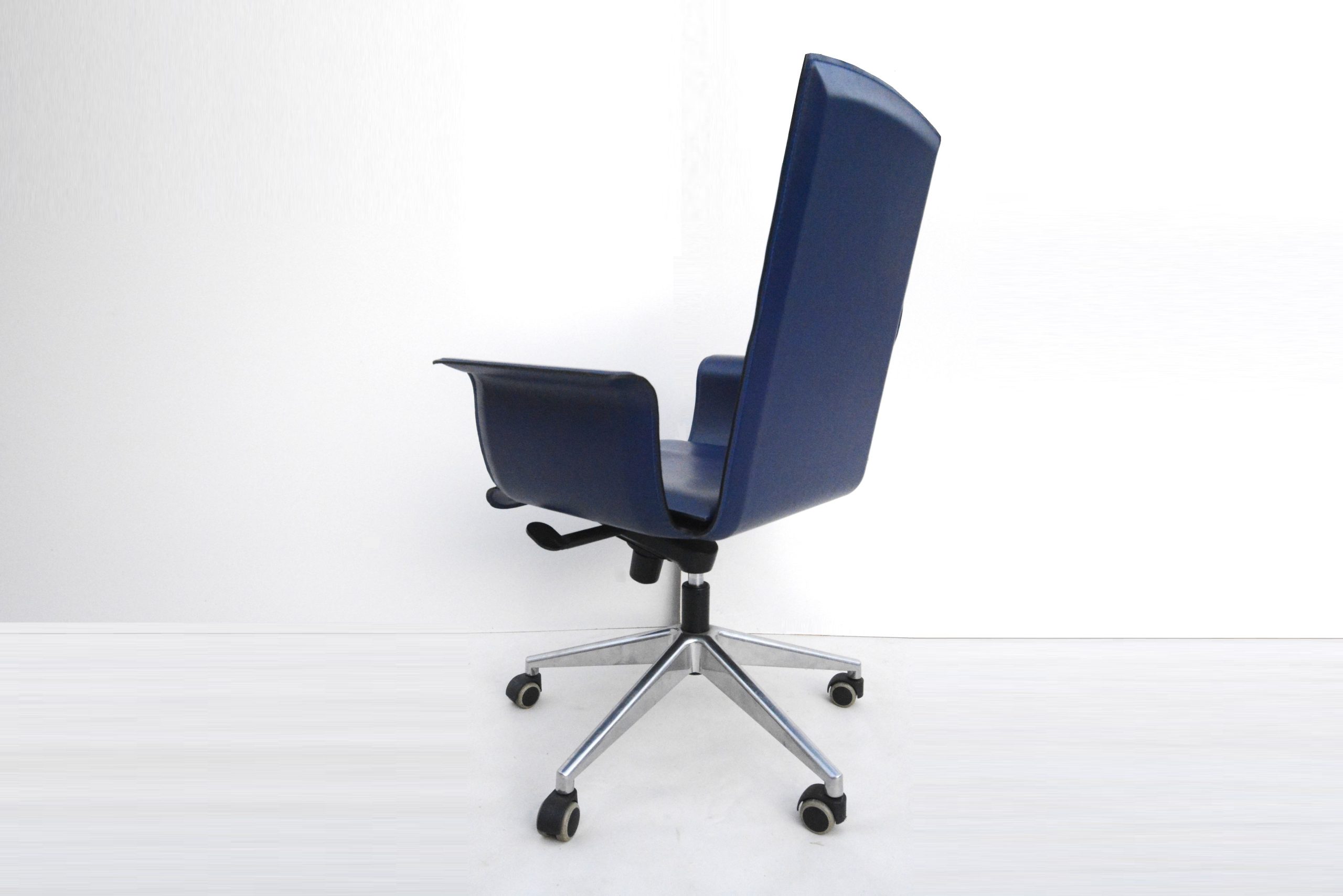 mariani-wing-executive-office-swivel-chair-luca-scacchetti-bb-italia-design (9)