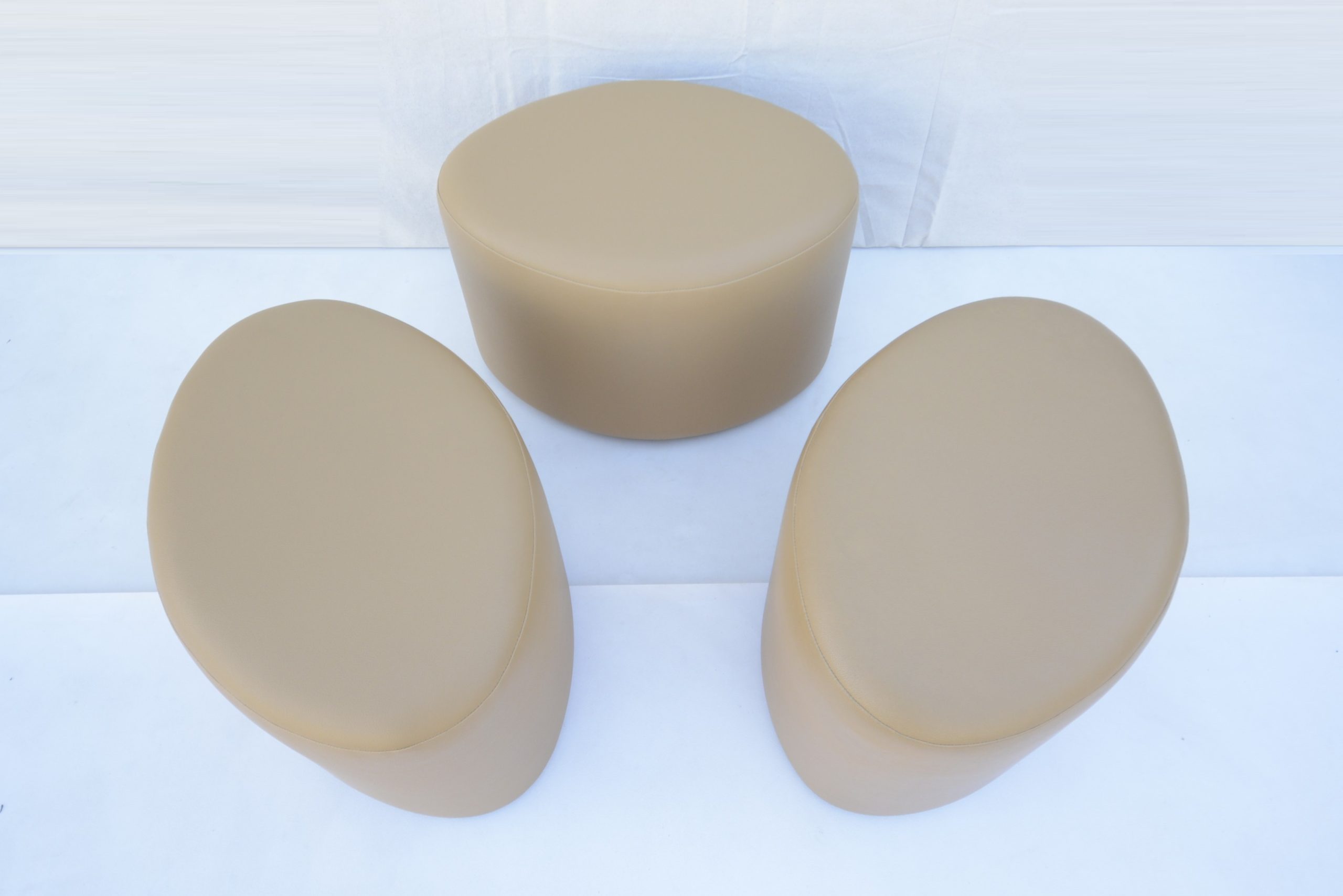 th-brown-&-sons-rondo-fondue-suite-stools-parker-era (14)