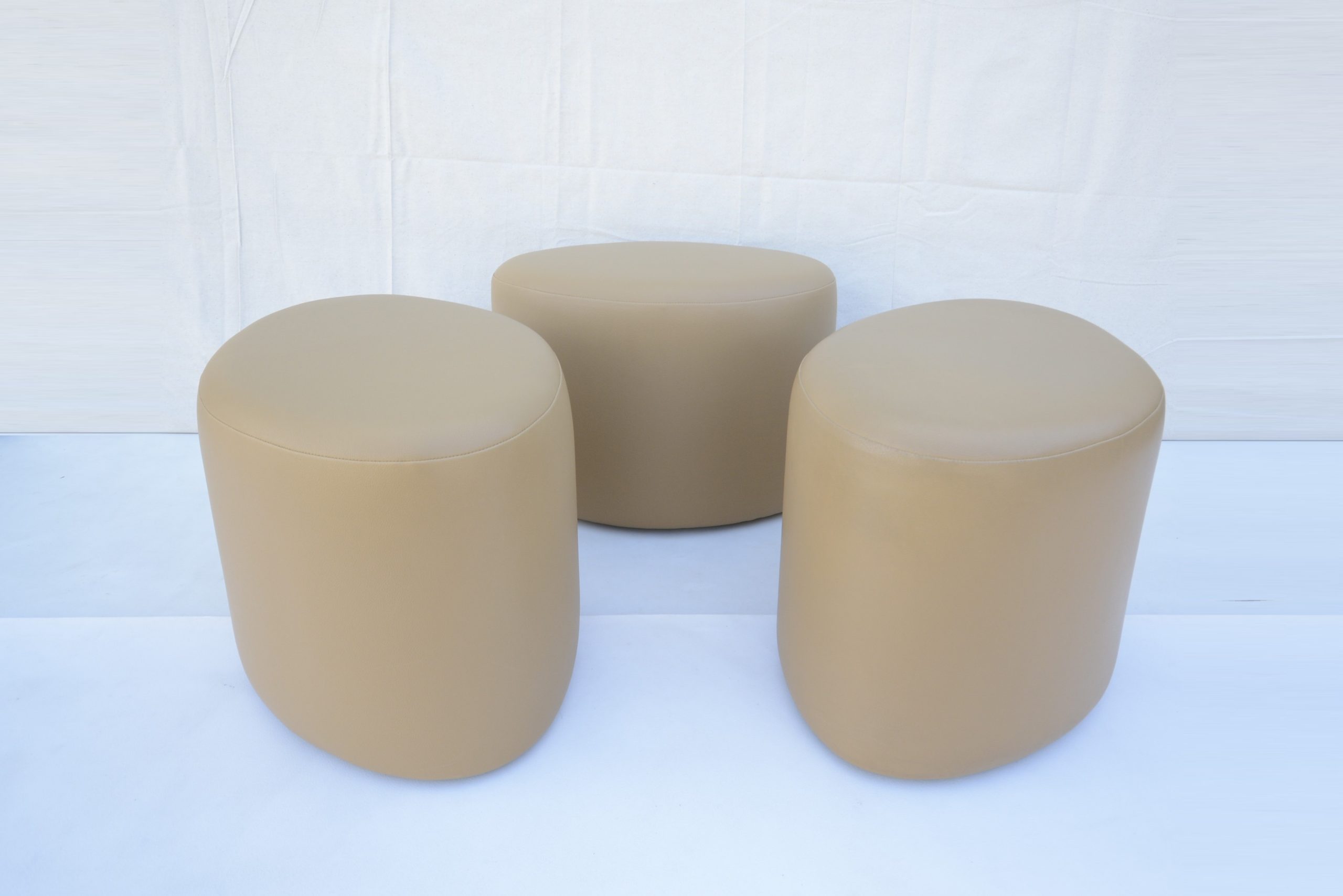 th-brown-&-sons-rondo-fondue-suite-stools-parker-era (15)