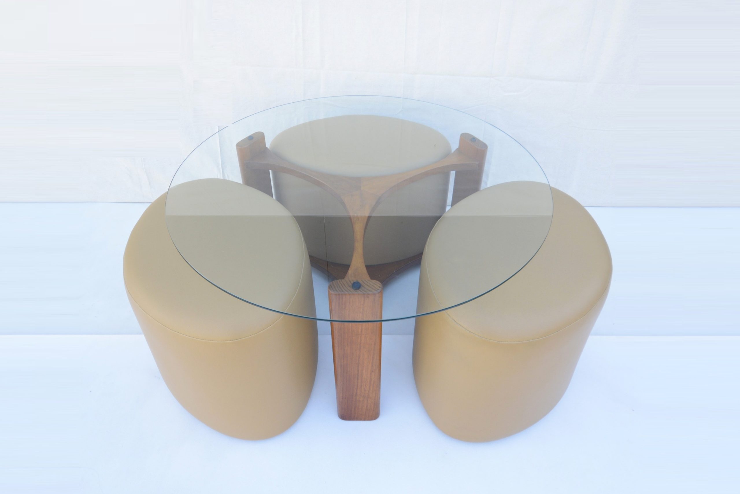 th-brown-&-sons-rondo-fondue-suite-stools-parker-era (4)