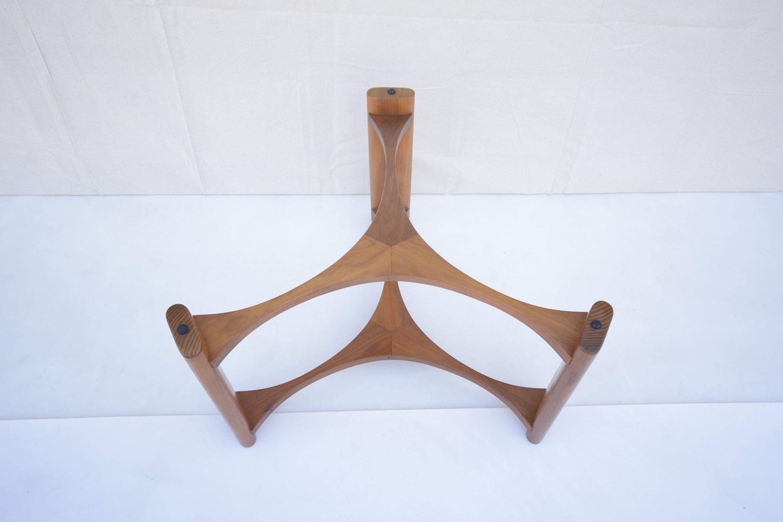 th-brown-&-sons-rondo-fondue-suite-stools-parker-era (8)